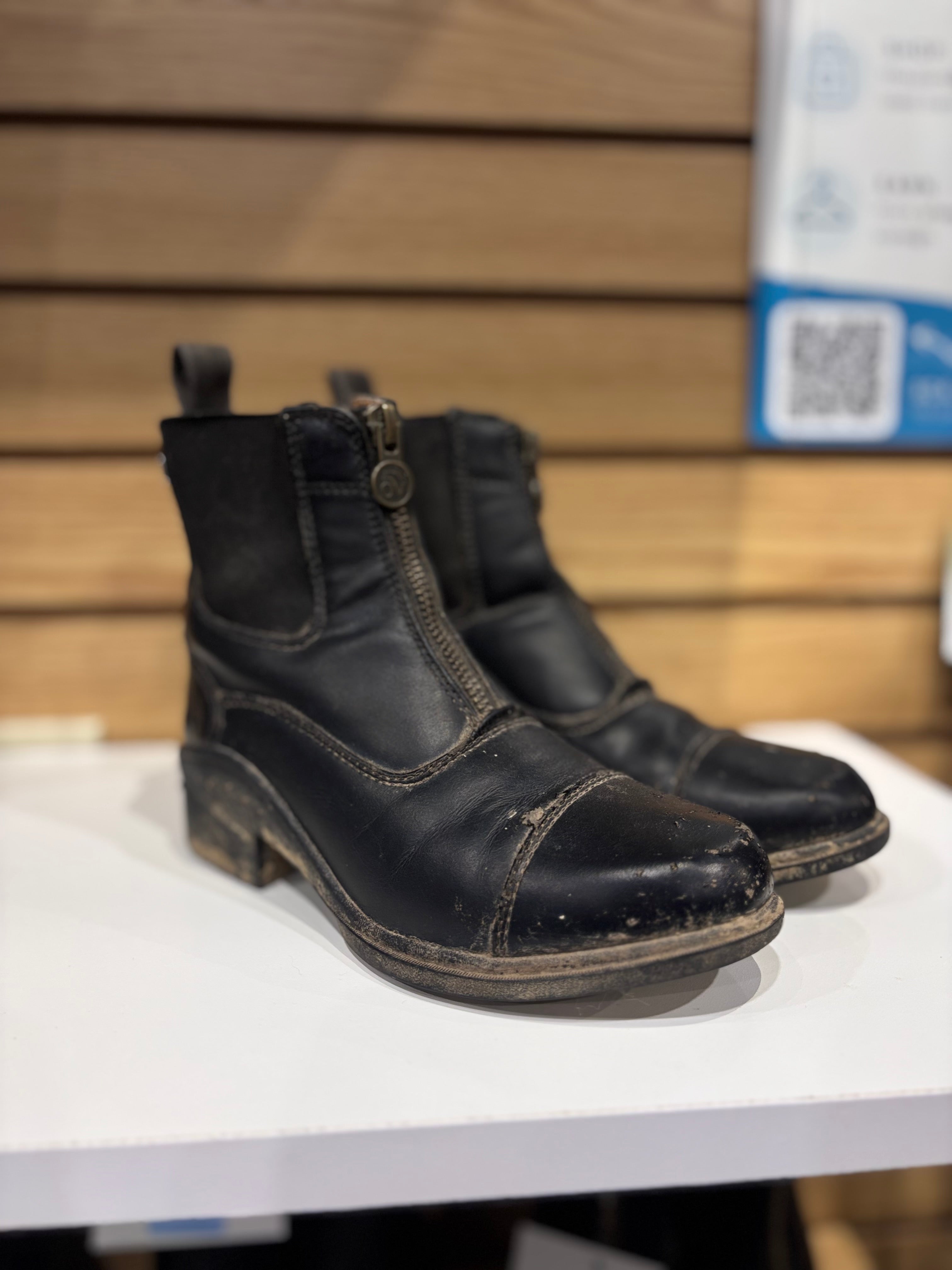 Used Ovation Kids Size 1 Paddock Boots Black