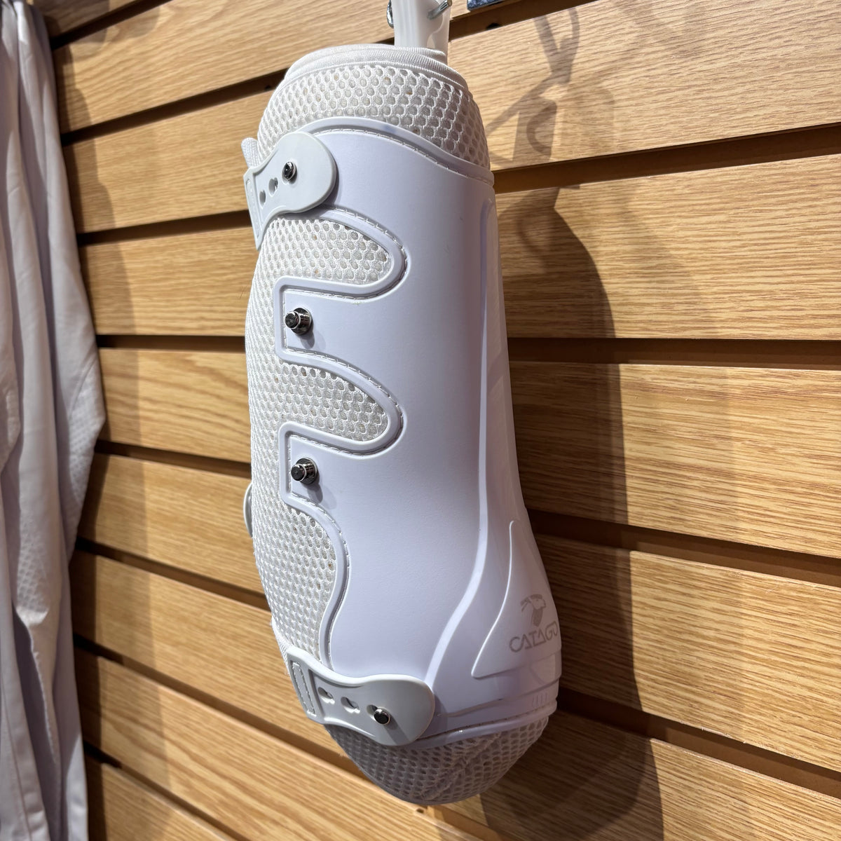 Used Catago XL White Brushing Boots
