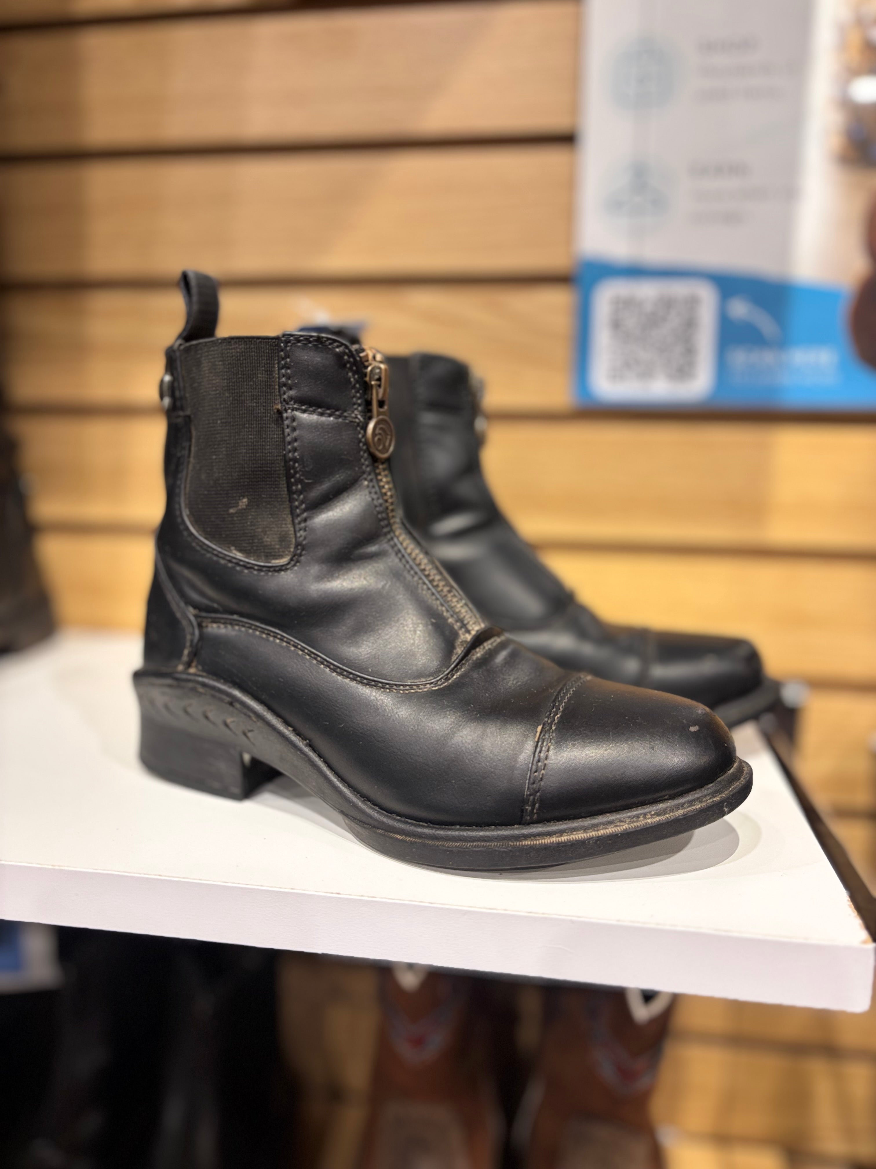Used 2 Black Ovation Paddock Boots