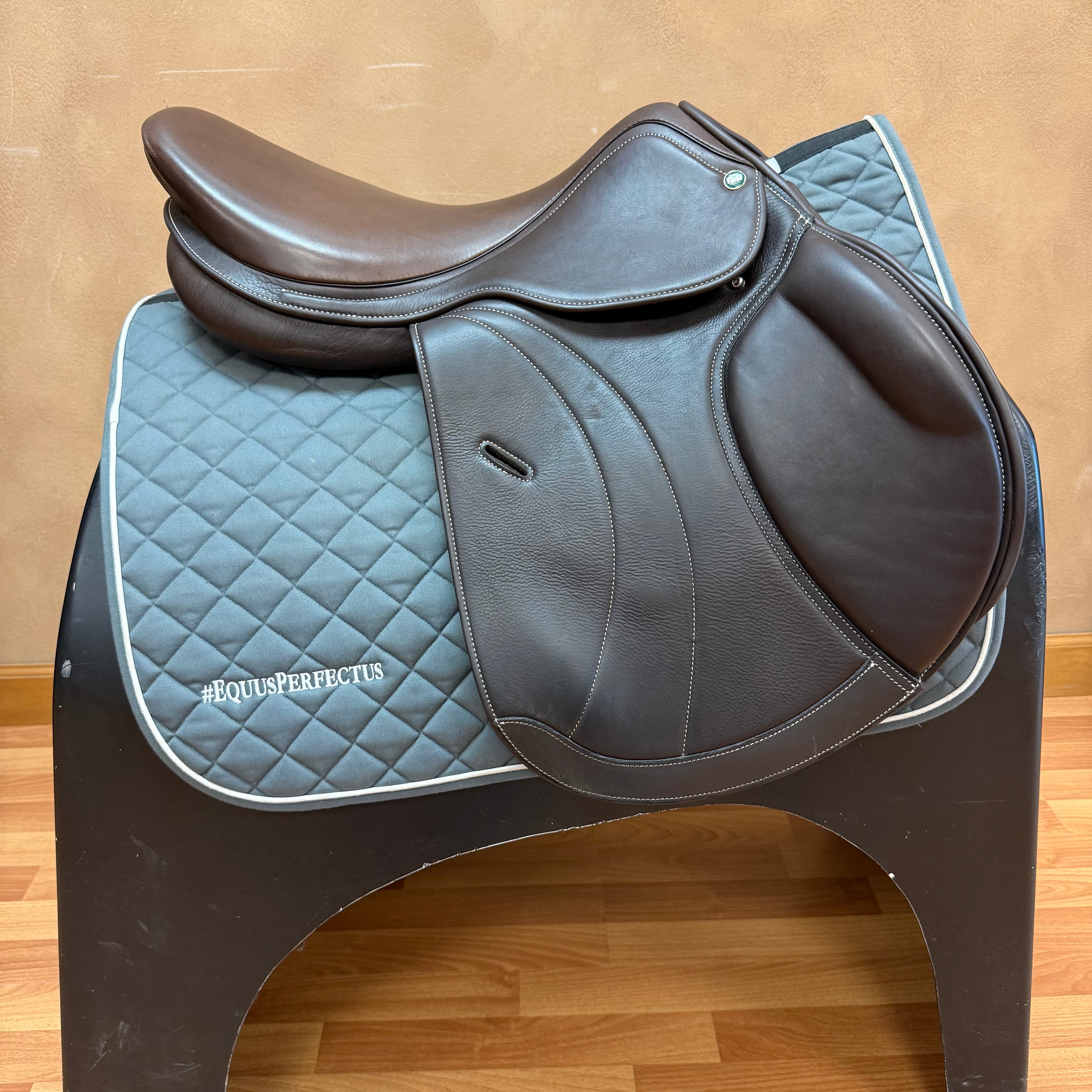 Used HDR Equipe Jump Saddle 18.5" Medium Tree