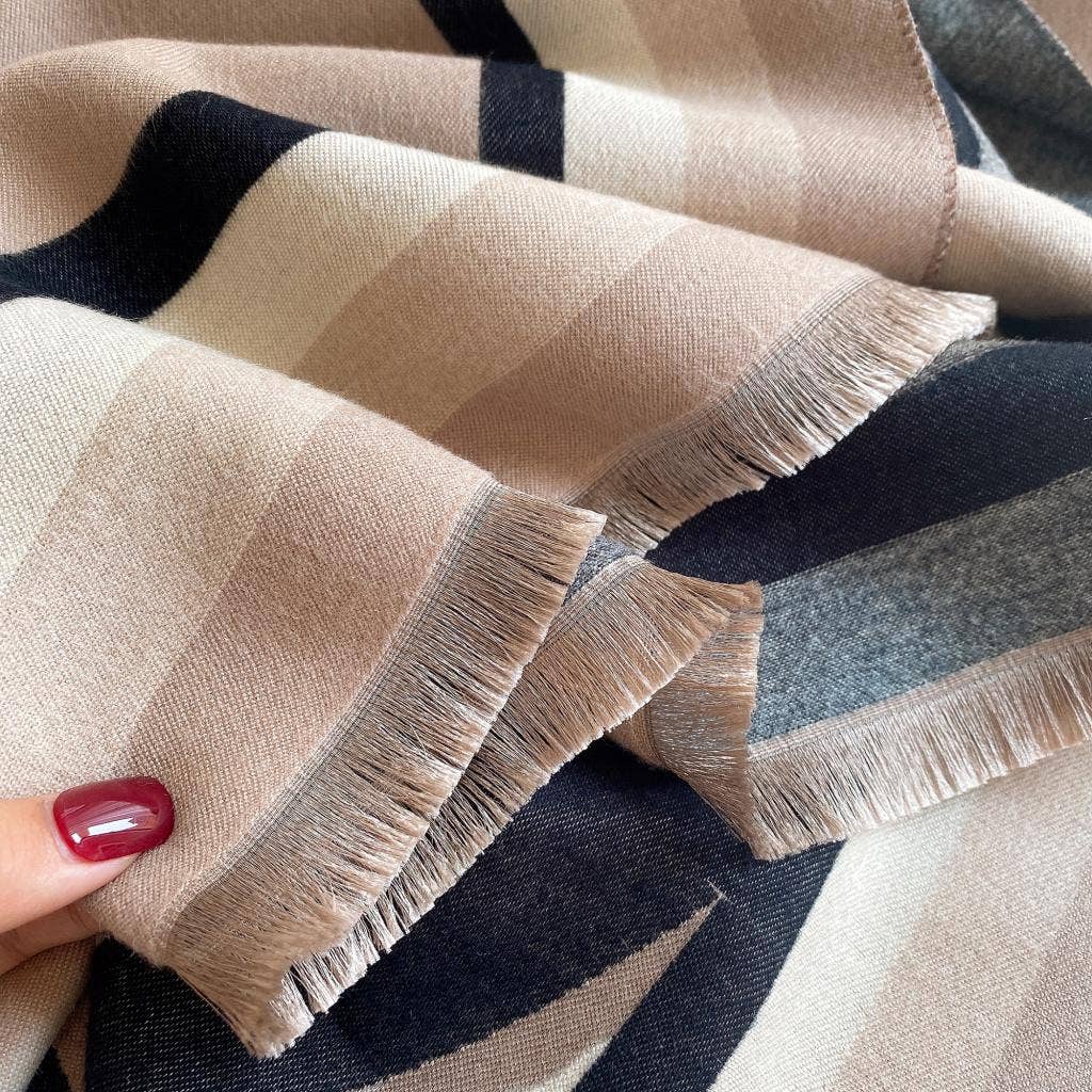 Winding River - Equestrian Black / Gray Mane Reversible Wrap – Artisan Shawl