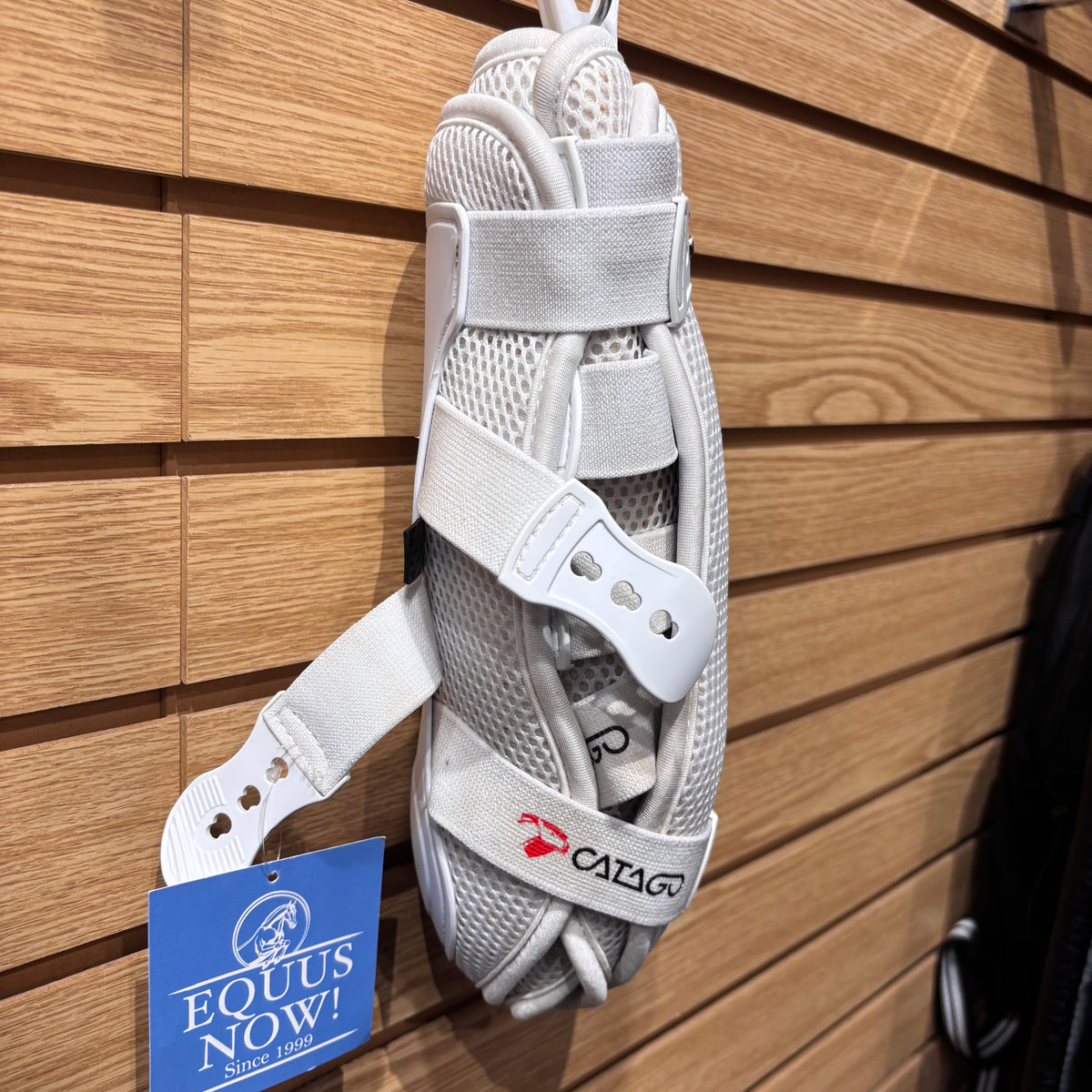 Used Catago XL White Brushing Boots