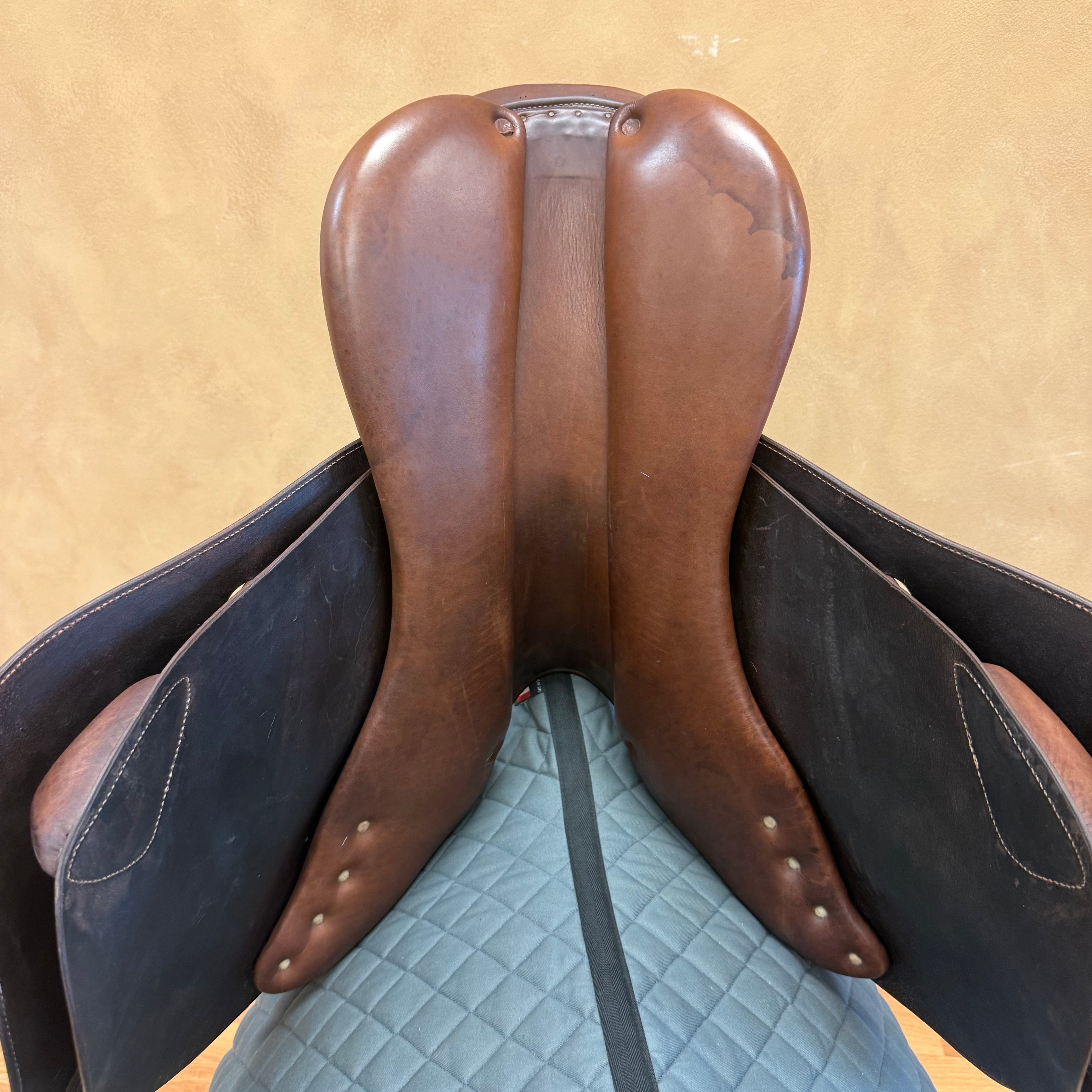 Used PJ Premier Jump Saddle 18" Medium Tree