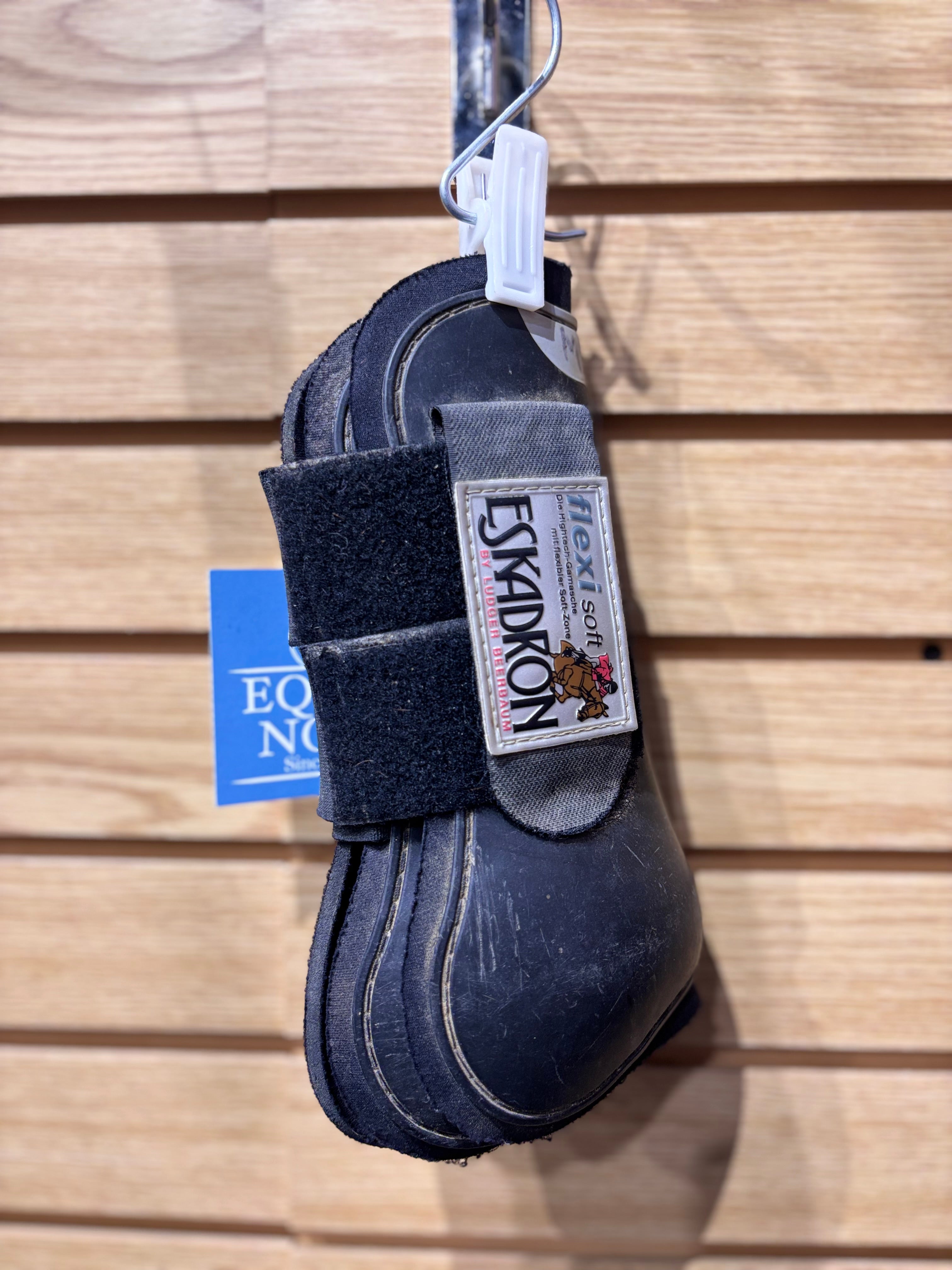 Used Large Black Eskadron Open Front Tendon Boots