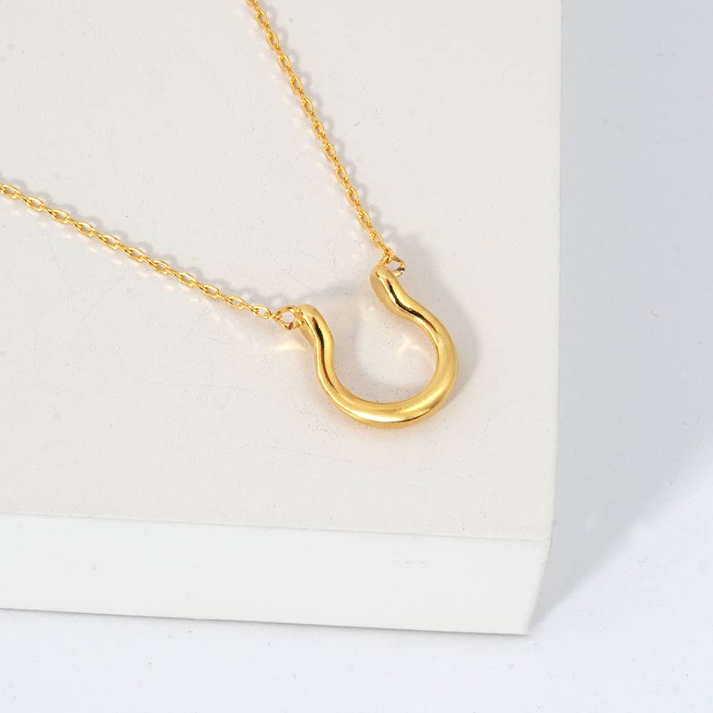 HORSESHOE SPIRIT PENDANT NECKLACE