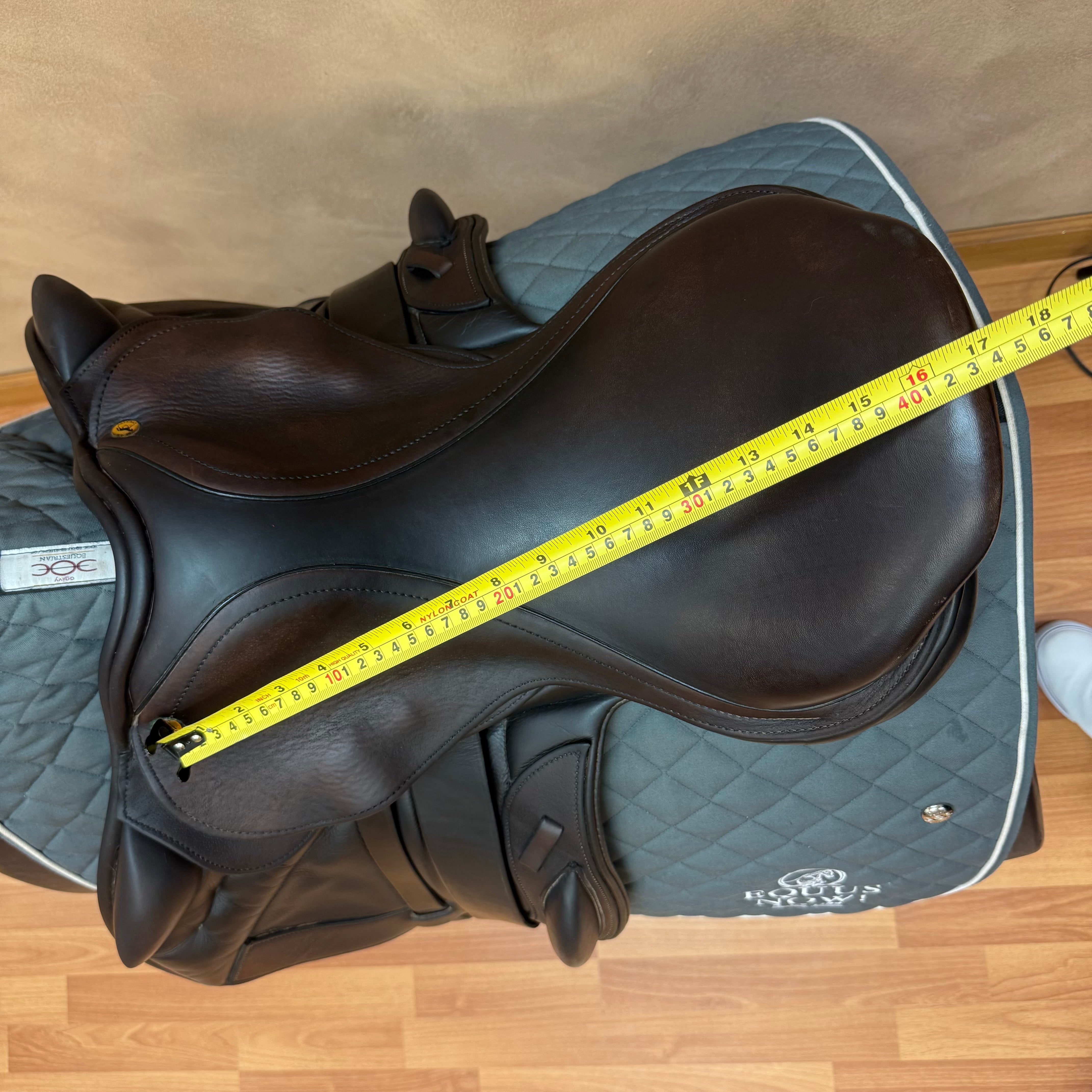Used Black Country Vinici Solare Jump Saddle 17.5" Medium Wide