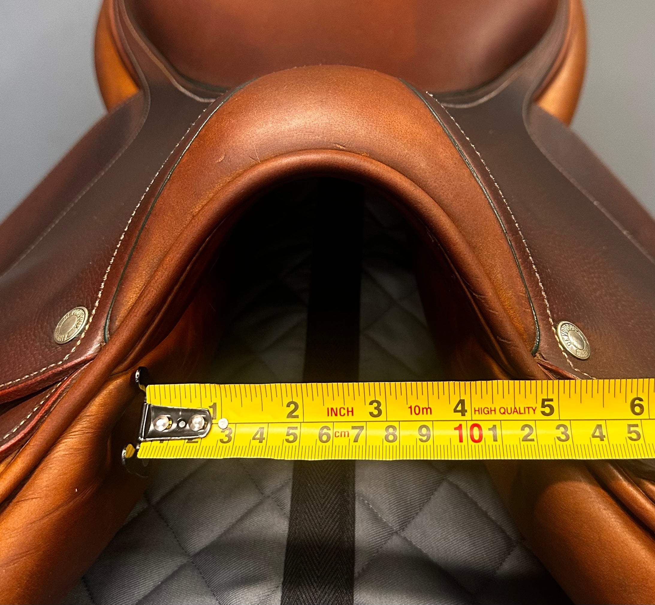 Used Devoucoux Jump Saddle 18" Medium Tree