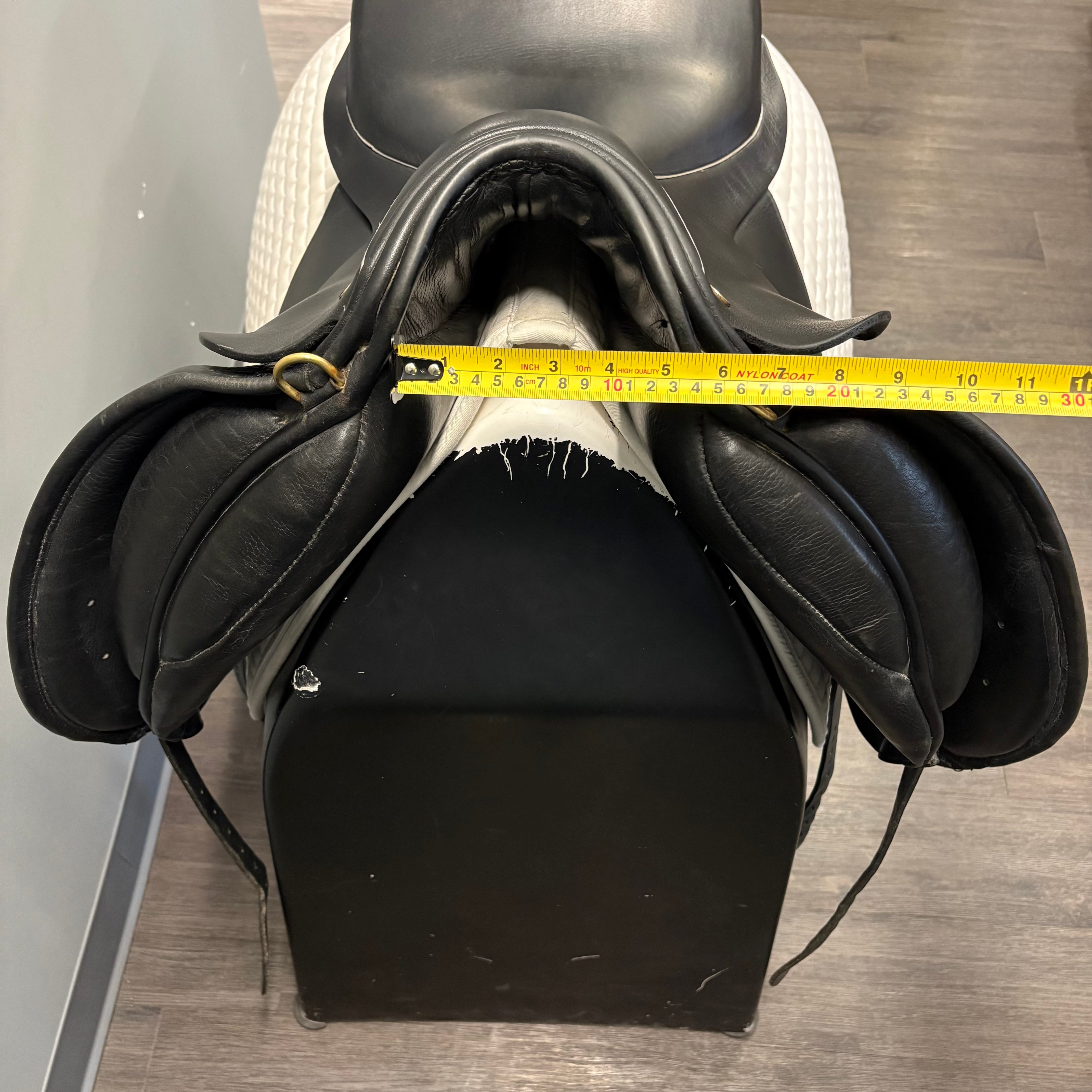 Used JRD Dressage Saddle 18" Medium Wide Tree