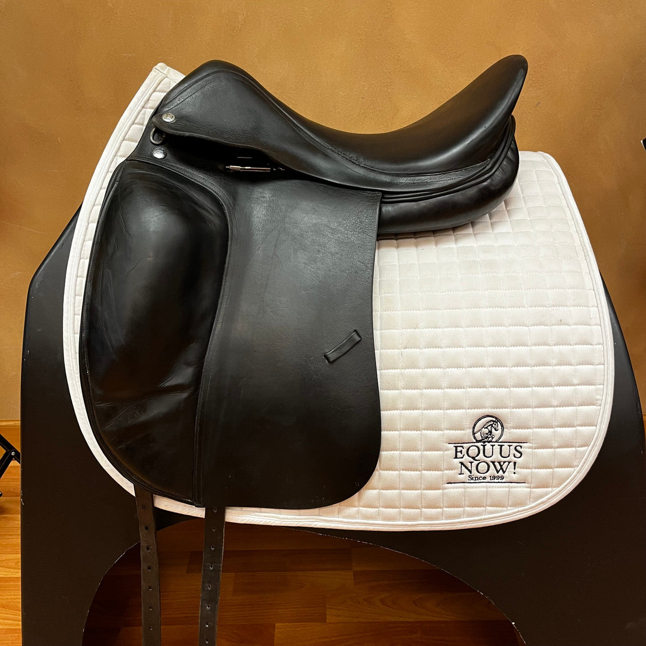 Used Verhan Odyssey Dressage Saddle 17.5" Medium Wide Tree - sku to order - 9000329.2