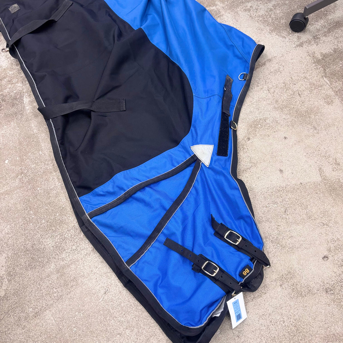 Used 86 Royal blue Turnout Sheet