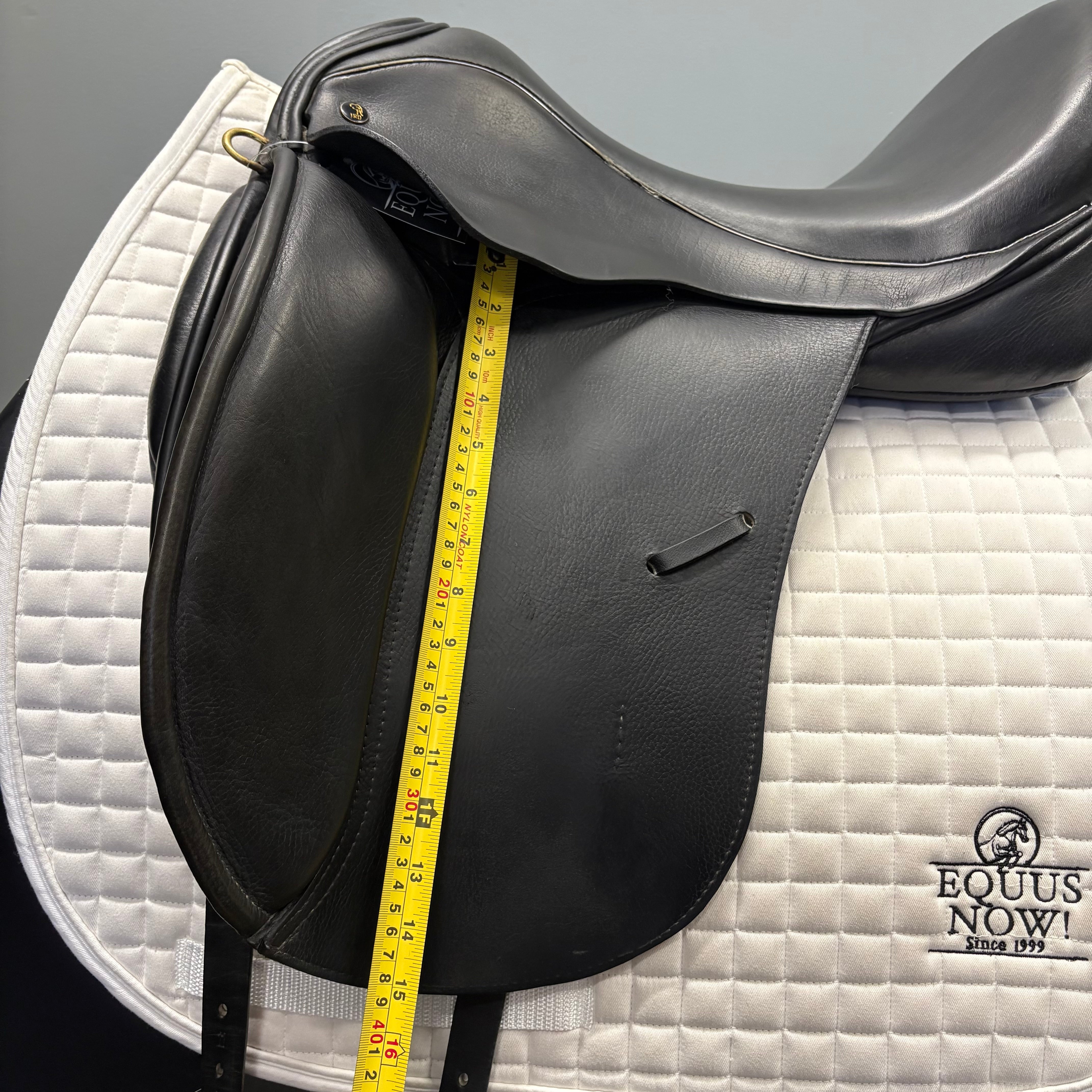 Used JRD Dressage Saddle 18" Medium Wide Tree