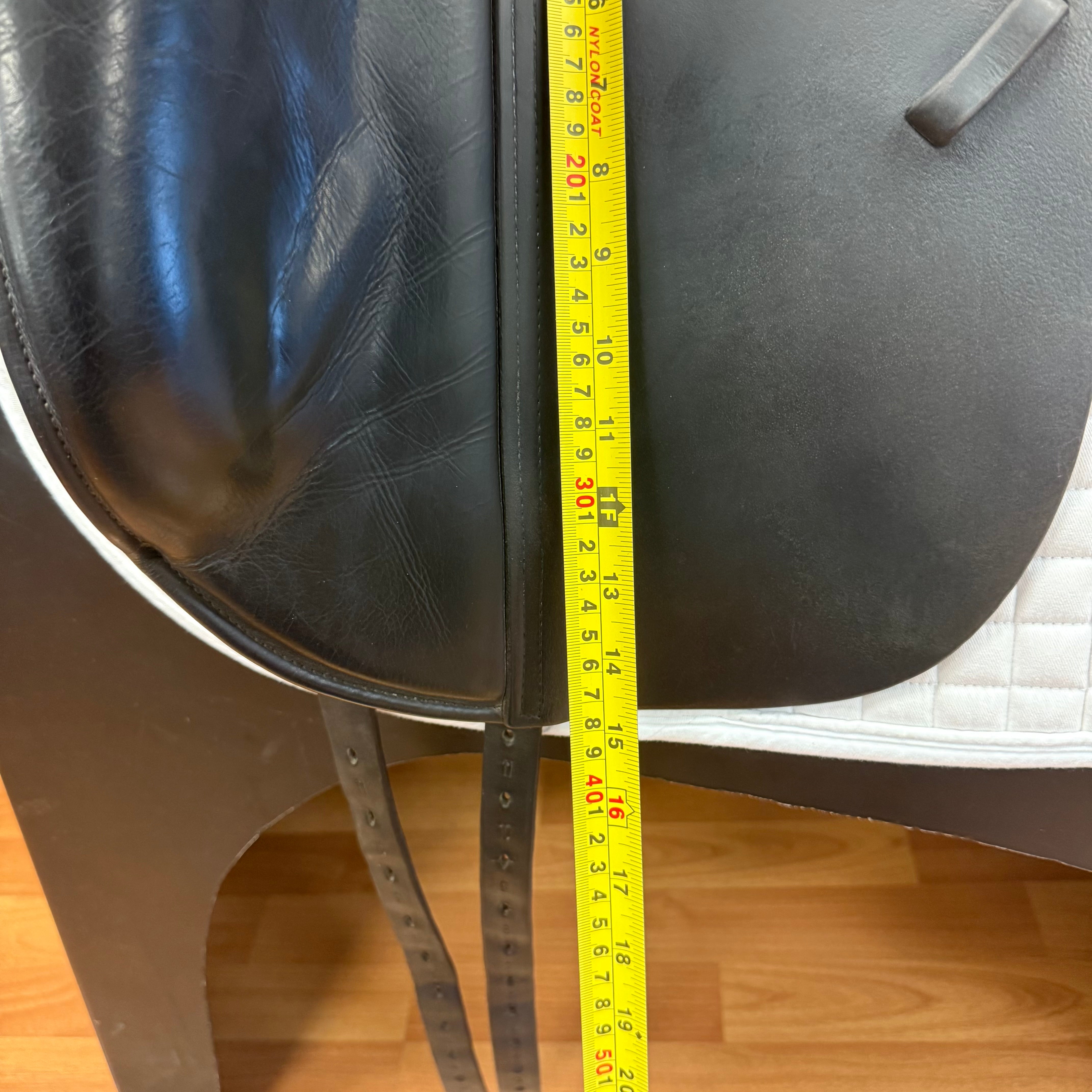 Used Trilogy Verago Elite Dressage Saddle 18" Medium Wide Tree