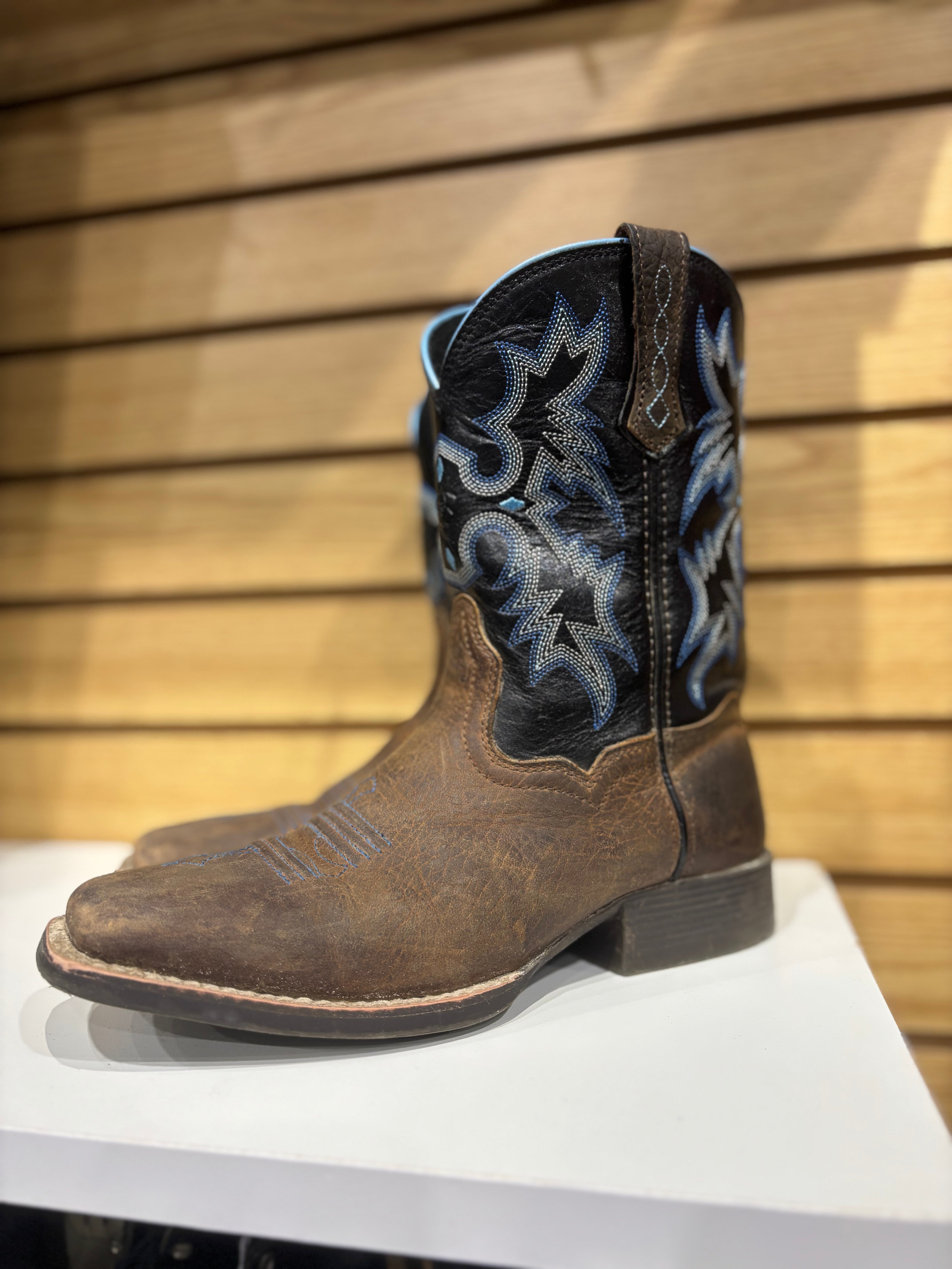 Used 4.5 Brown Ariat Boys Cowboy Boots