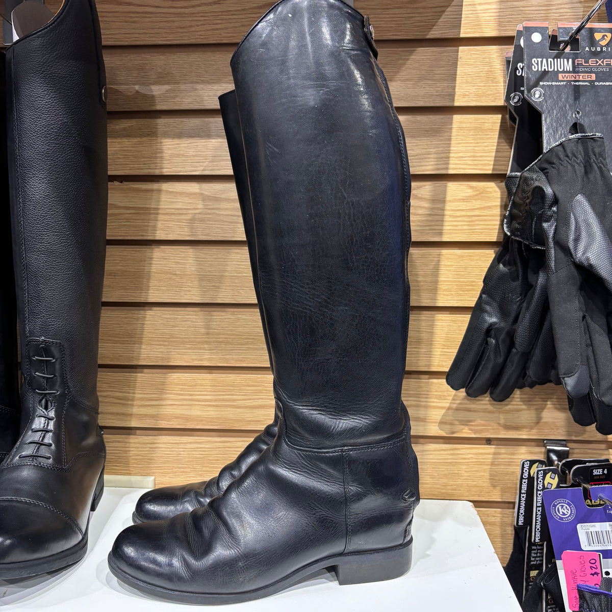 Used 8 Slim/Med Black Ariat Dress Boots