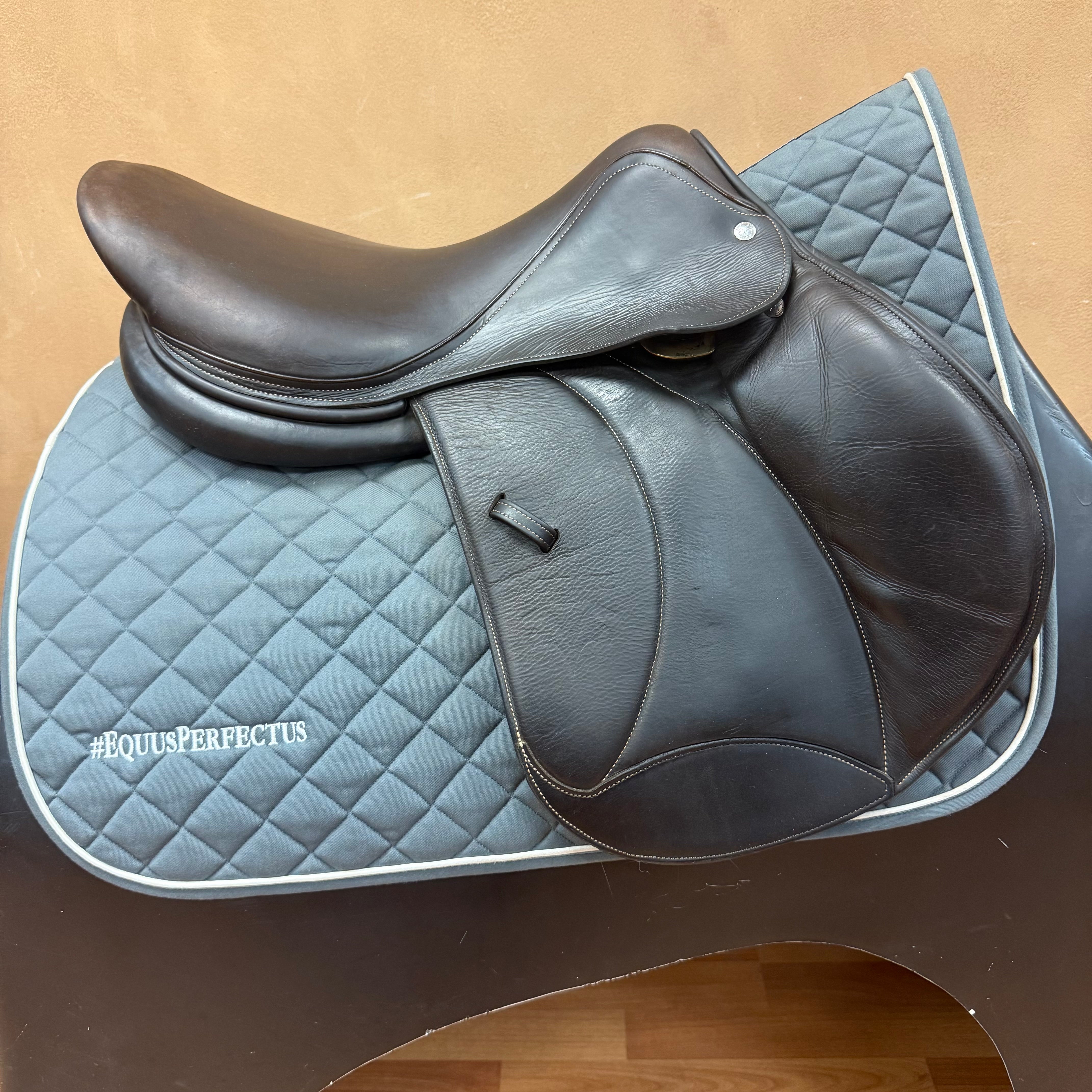 Used Voltaire Stuttgart Jump Saddle 17.5" Medium Tree