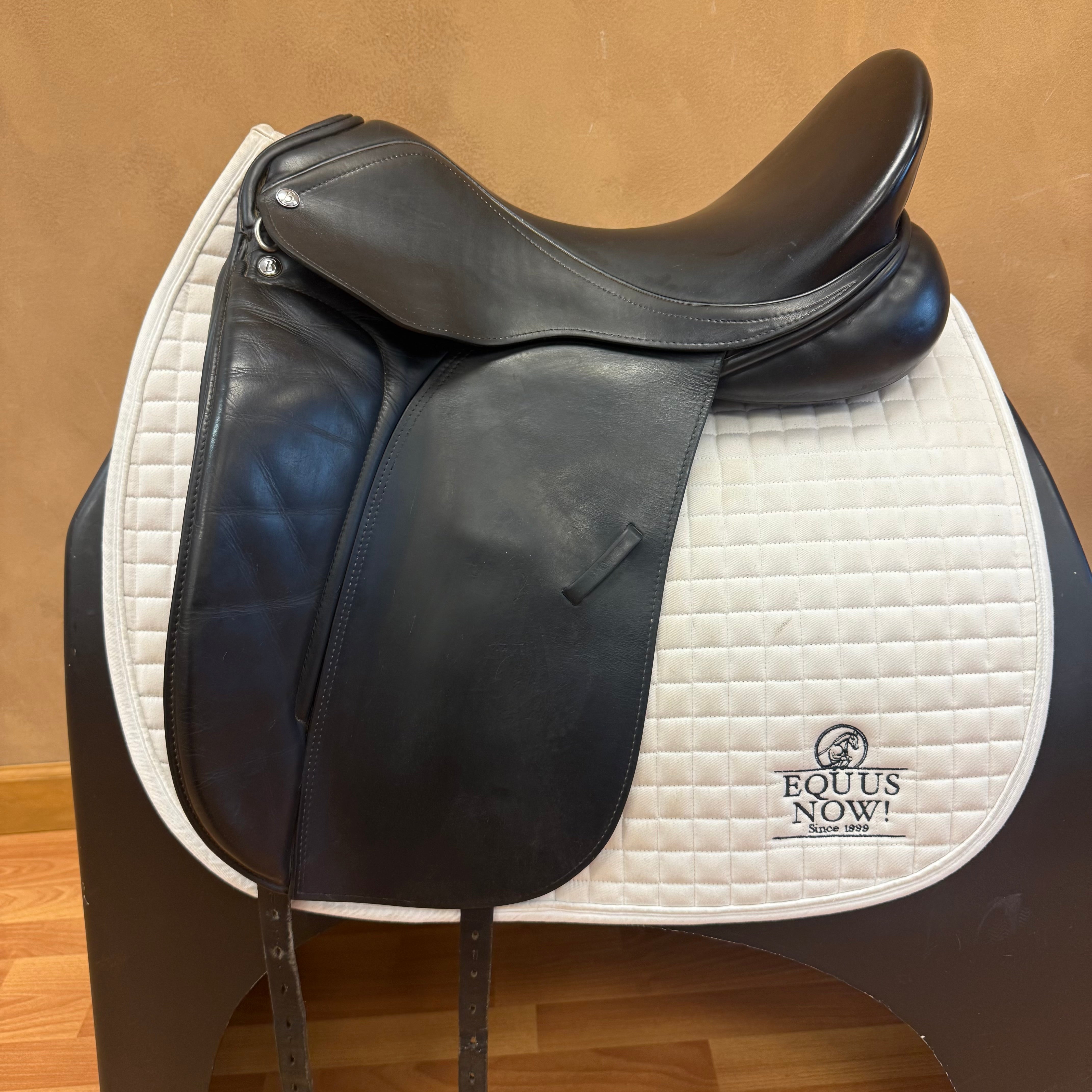 Used Borne Flexion 360 Dressage Saddle 18" Medium Wide