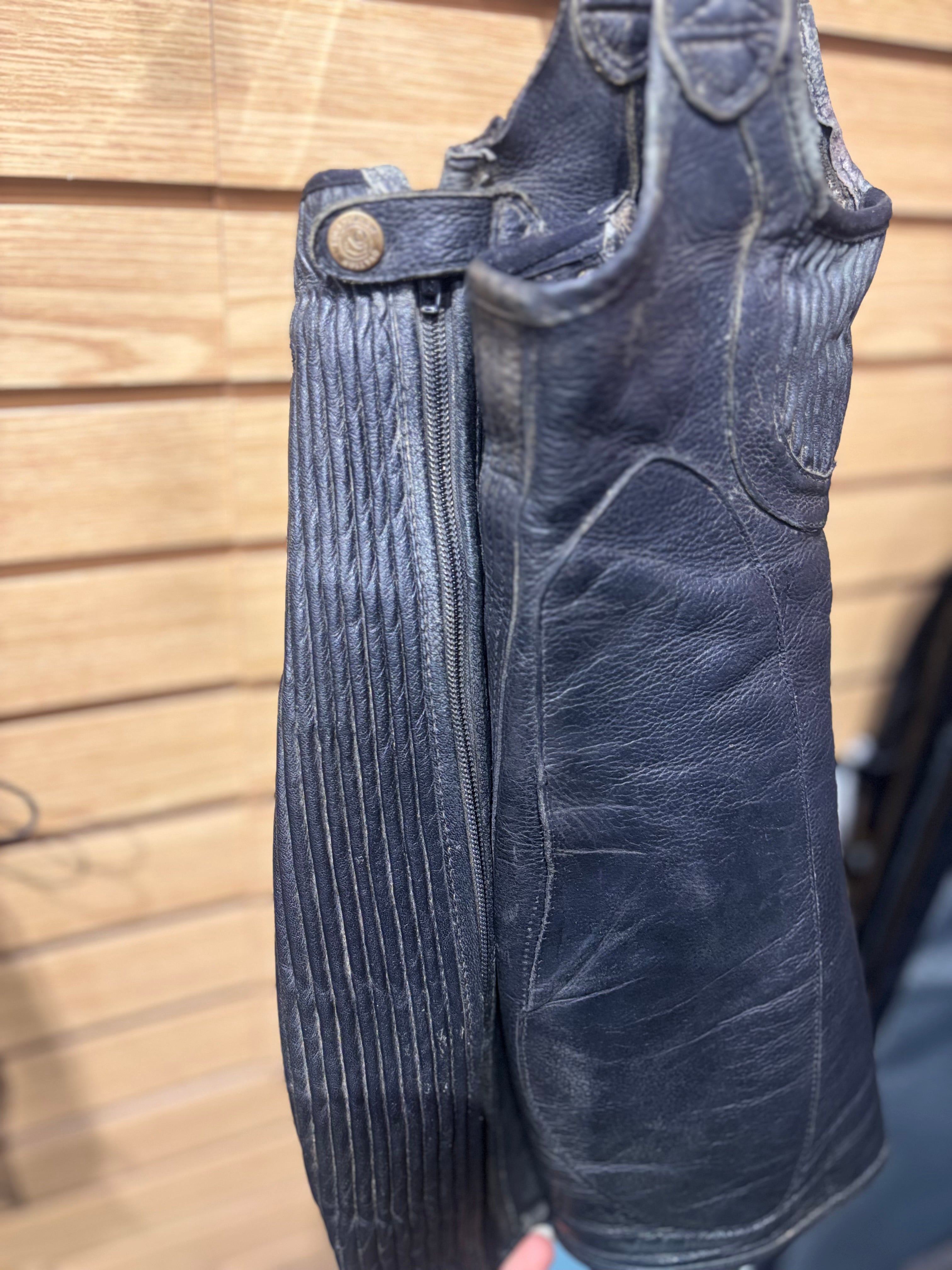 Used Medium Black Ovation Half Chaps