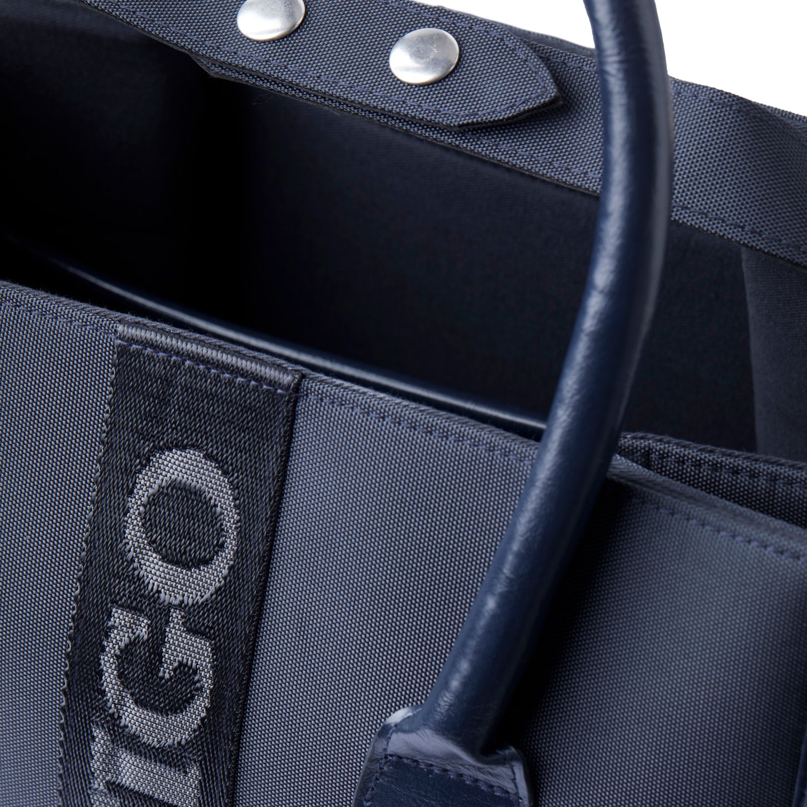 Sale B Vertigo Grooming Tote Bag