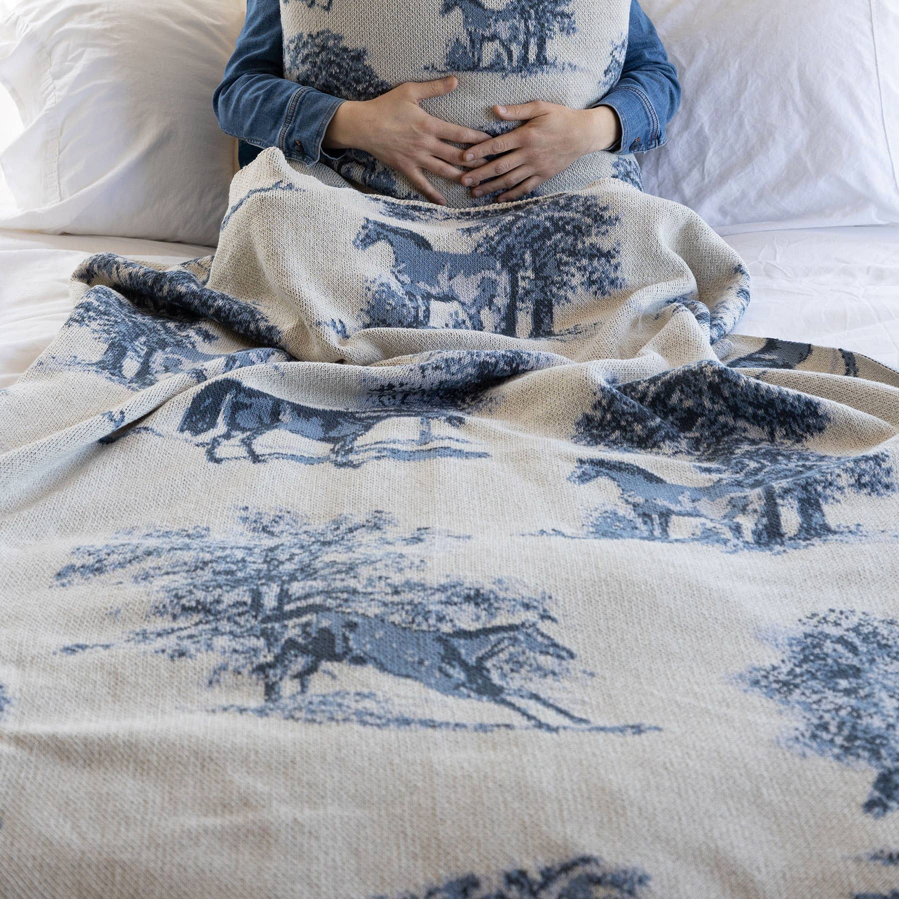 Reversible Sustainable Knit Geometric Throw Blanket - Thumbnail 4