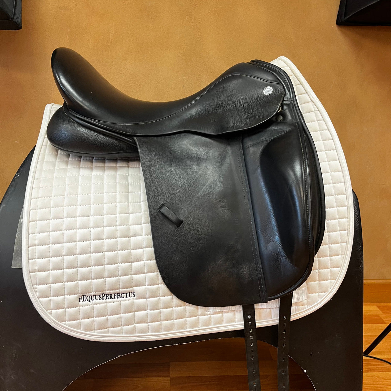 Used Trilogy Debbie McDonald Dressage Saddle 18.5" Medium Wide - sku to order - 5003786