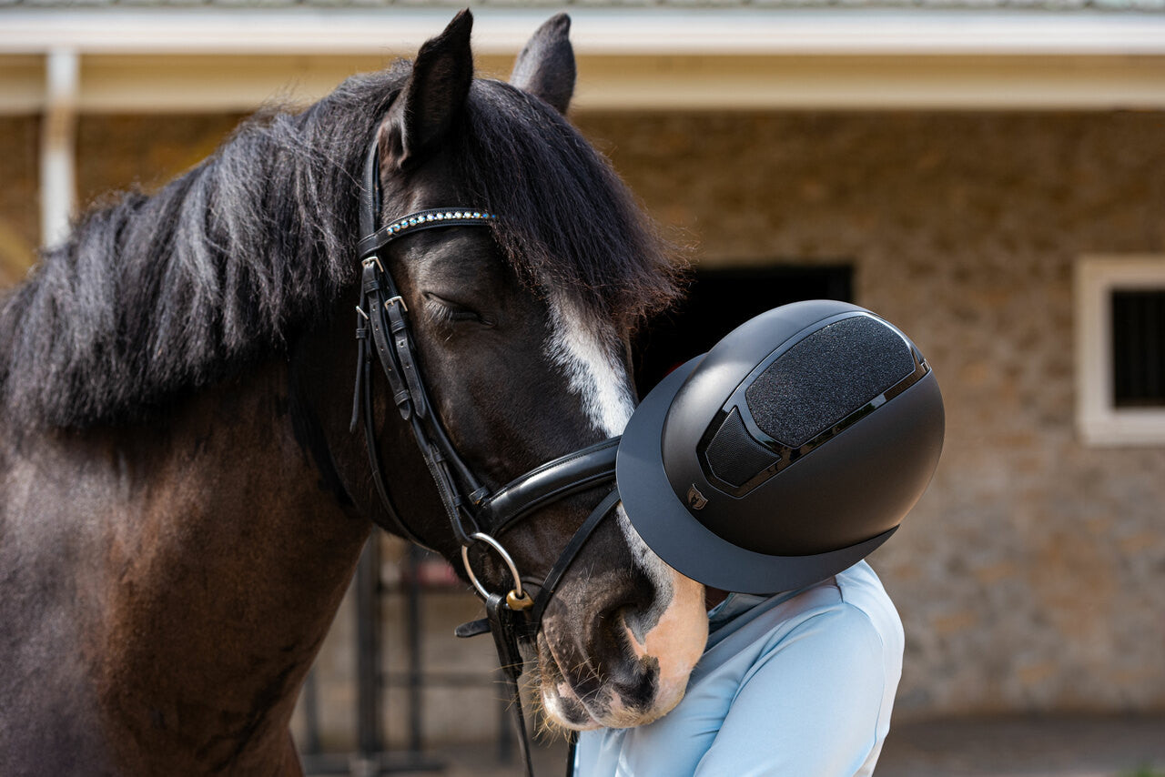 Tipperary Devon MIPS Wide Brim Helmet - Sparkle Top - supporting