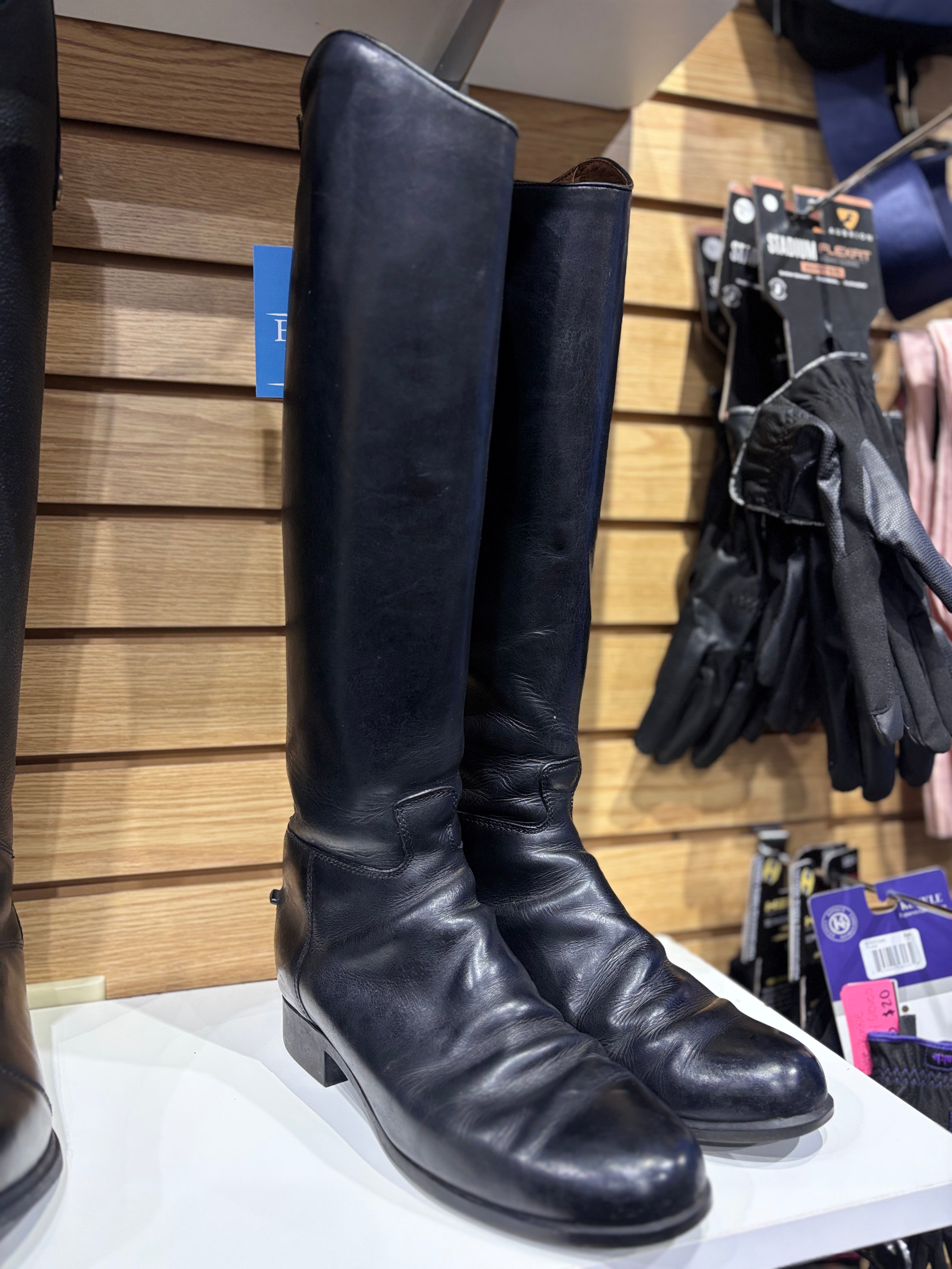 Used 8 Slim/Med Black Ariat Dress Boots