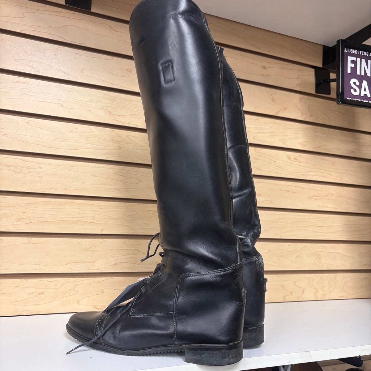 Used 9R Black Pull on Field Boot