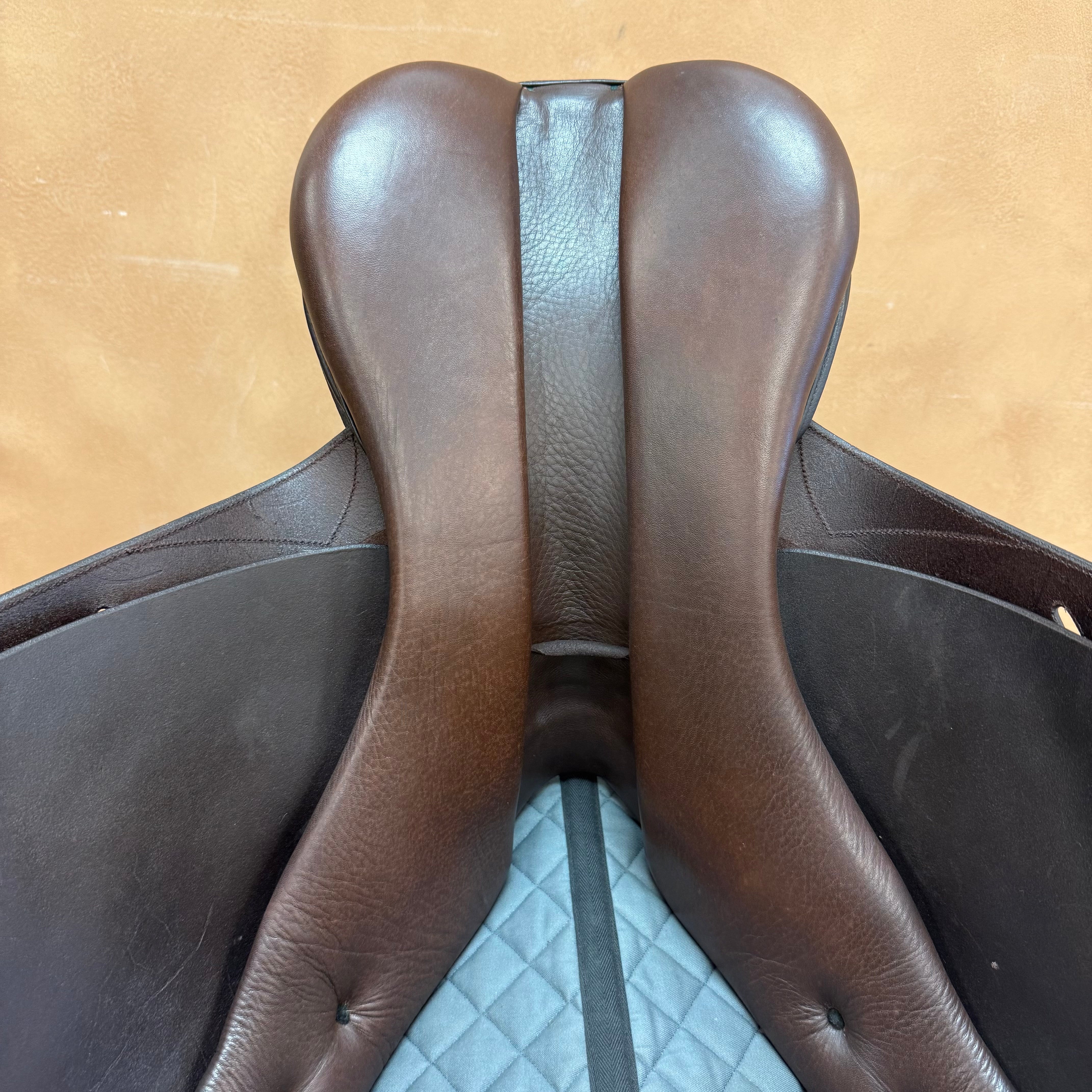 Used Pessoa Gen X Prestige Jump Saddle 17.5" Adjustable Tree