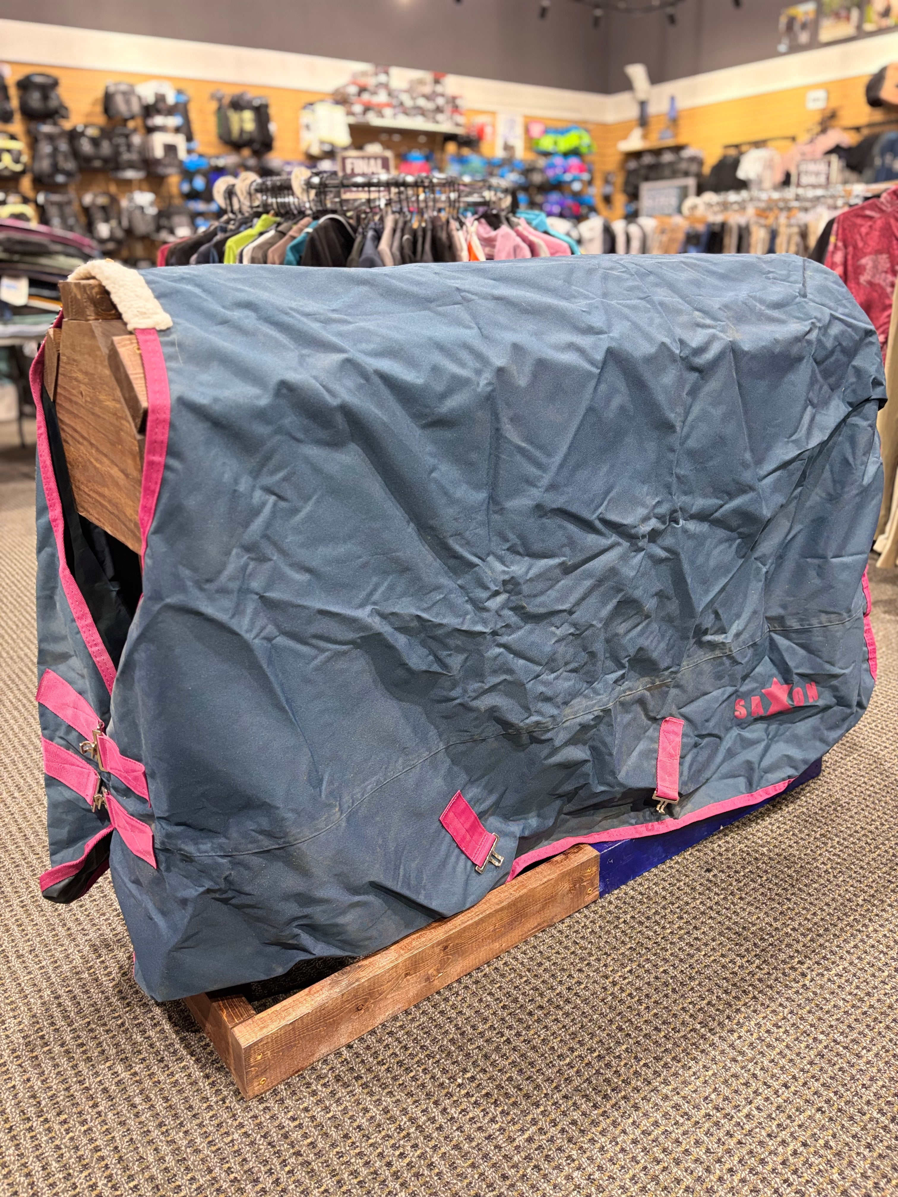 Used 69" Navy/Maroon Saxon Sheet
