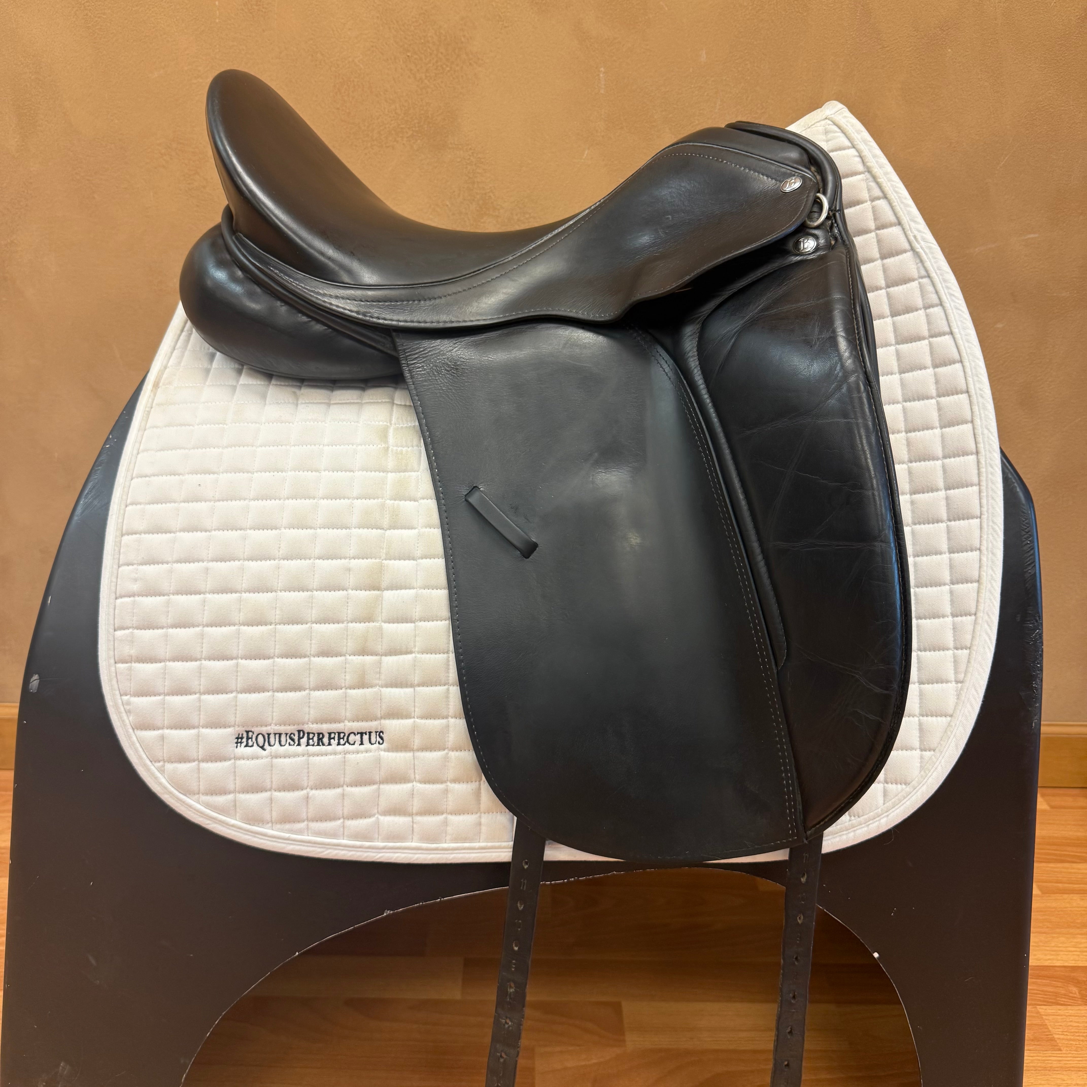 Used Borne Flexion 360 Dressage Saddle 18" Medium Wide