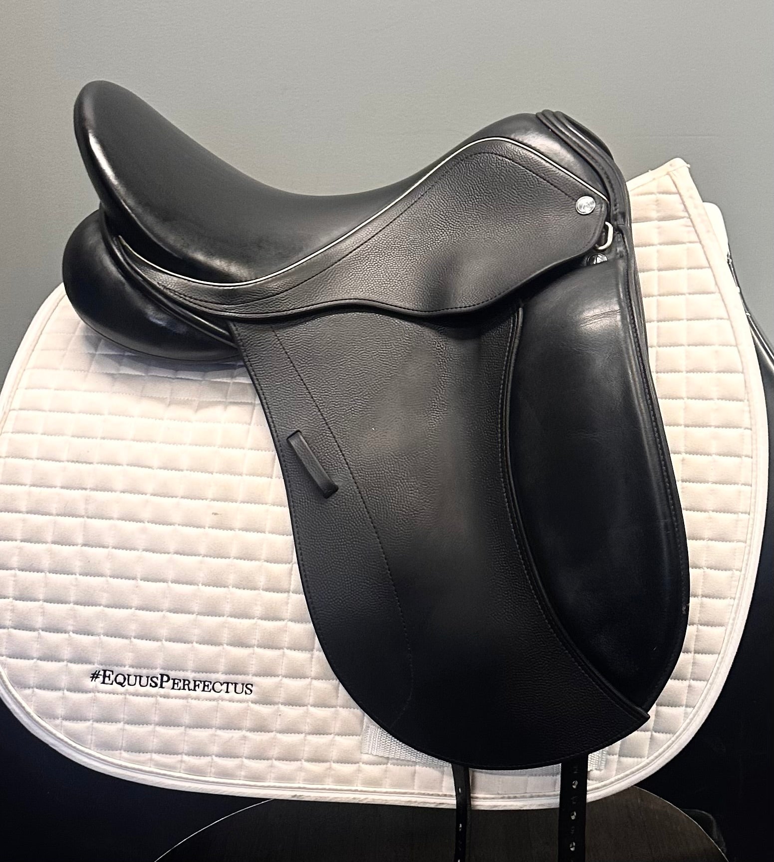 Used Borne Rebalance Dressage Saddle 17.5" Wide Tree