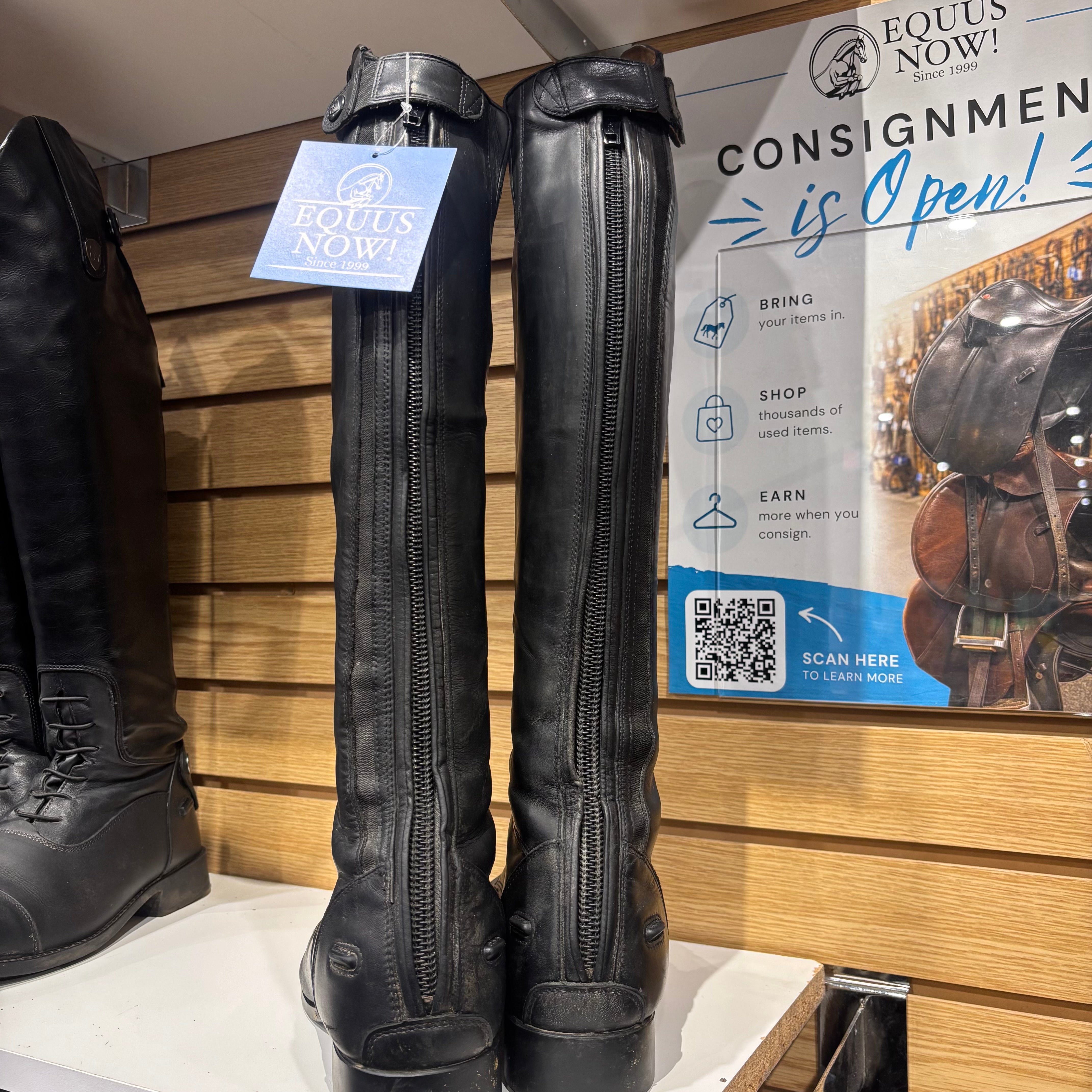 Used 9B Short/Slim Black Ariat Field Boots