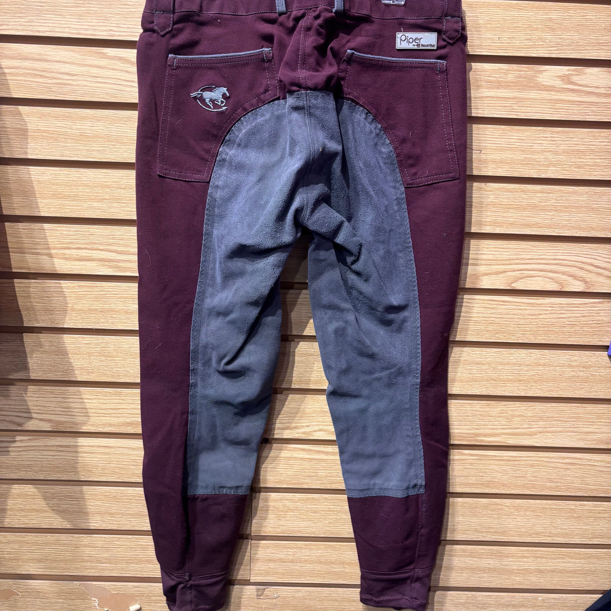 Used 32 Maroon/Grey SmartPak Piper Full Seat Breeches