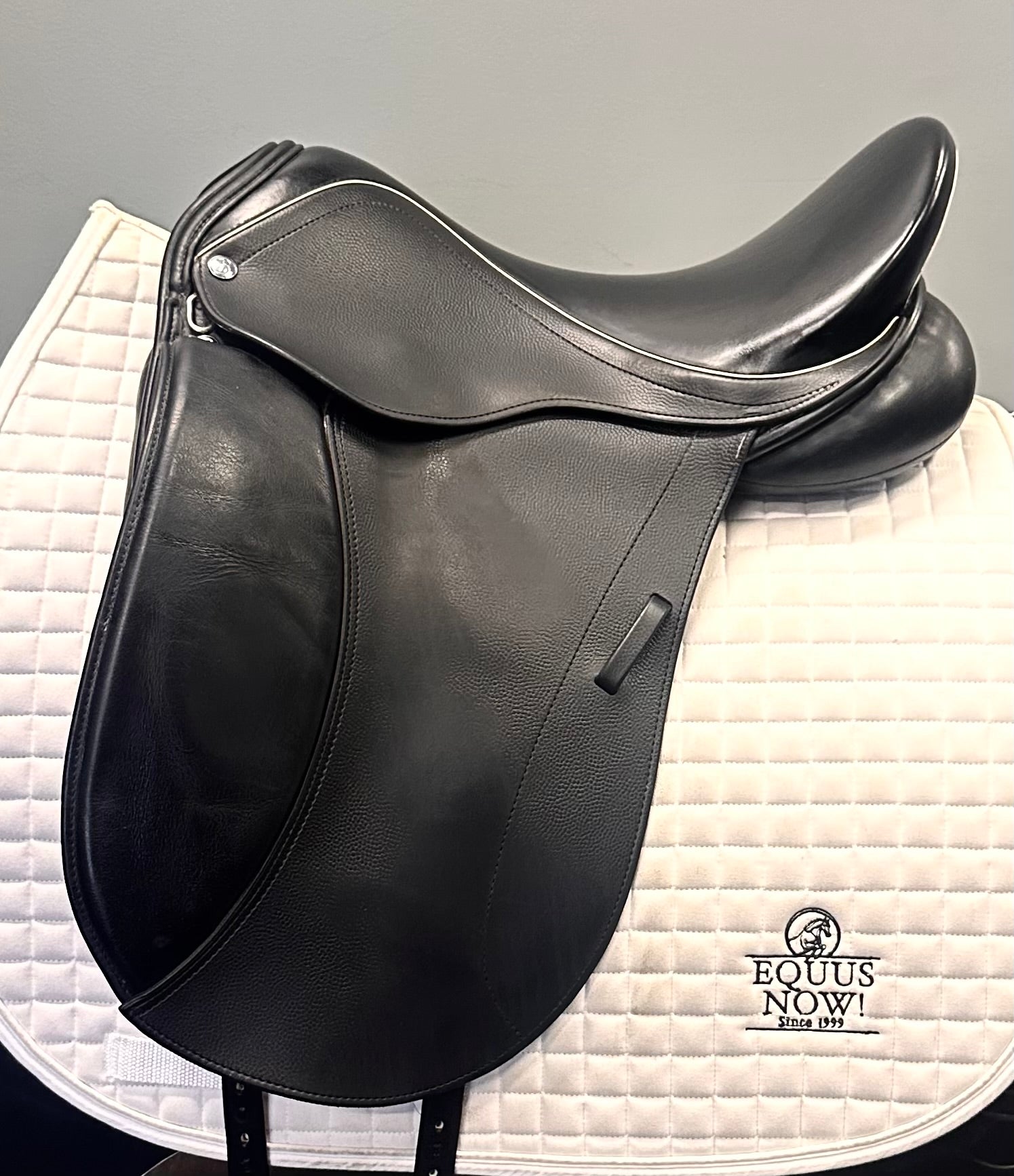 Used Borne Rebalance Dressage Saddle 17.5" Wide Tree
