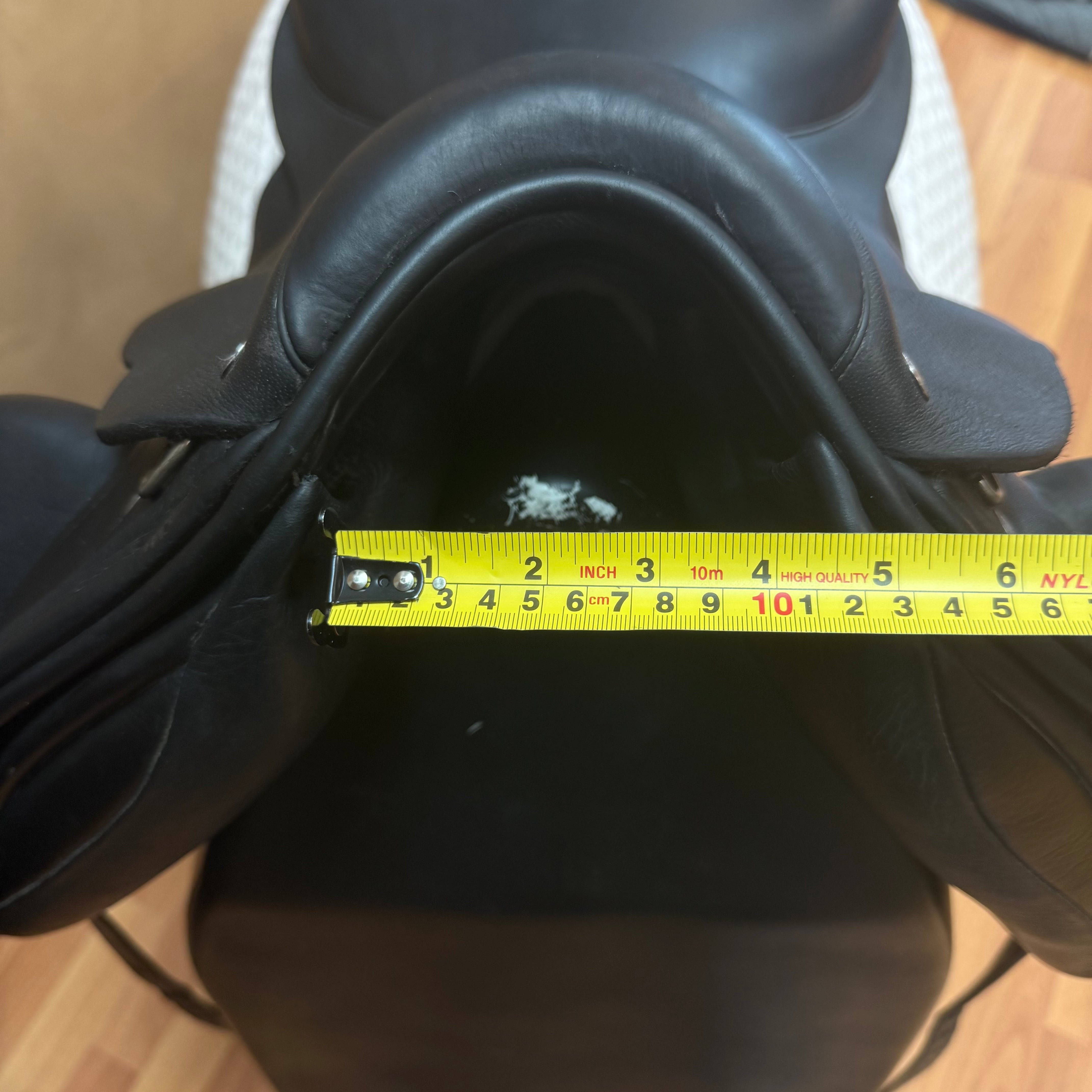 Used Custom Saddlery Wolfgang Solo II Dressage Saddle 18" Medium Tree