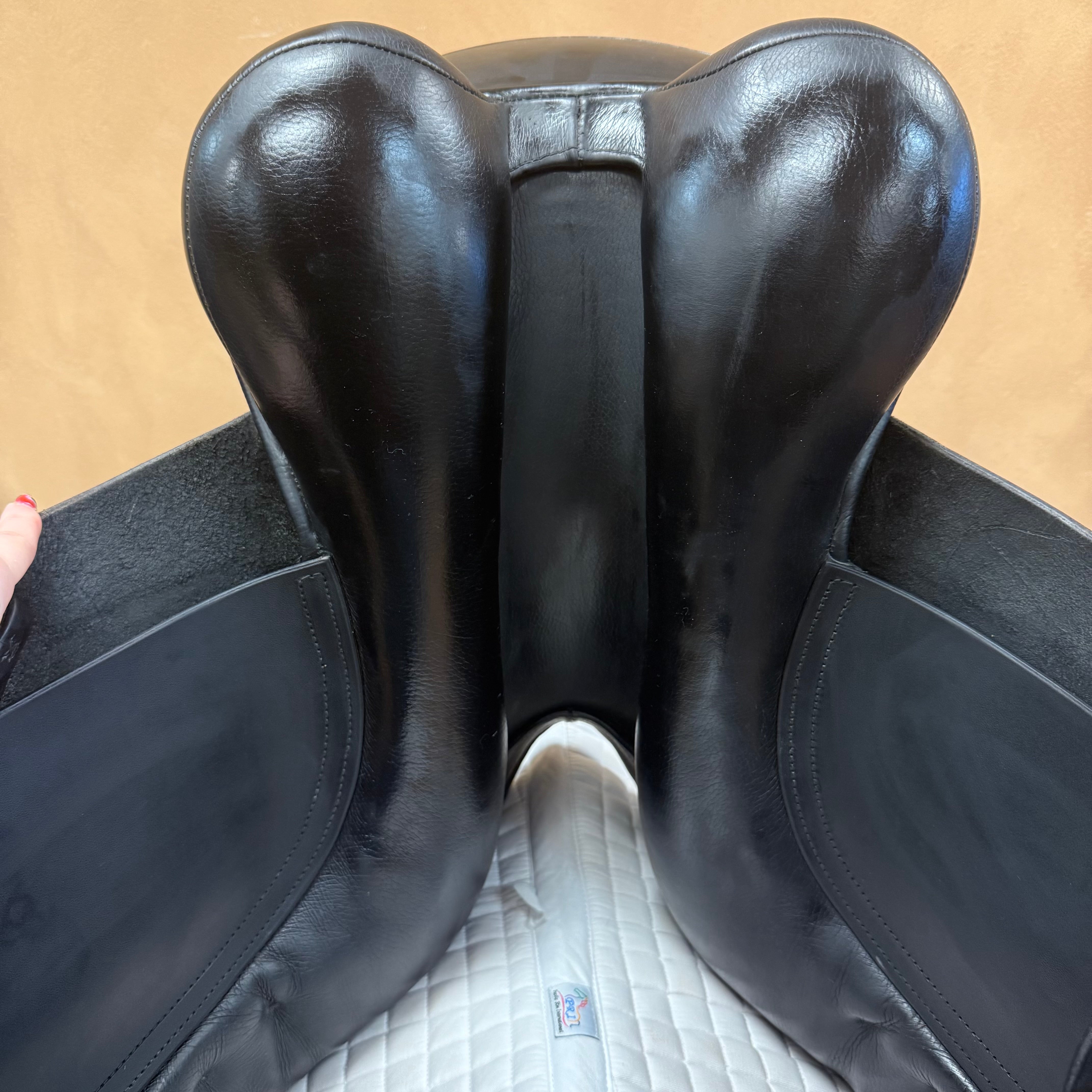 Used Trilogy Verago Elite Dressage Saddle 18" Medium Wide Tree