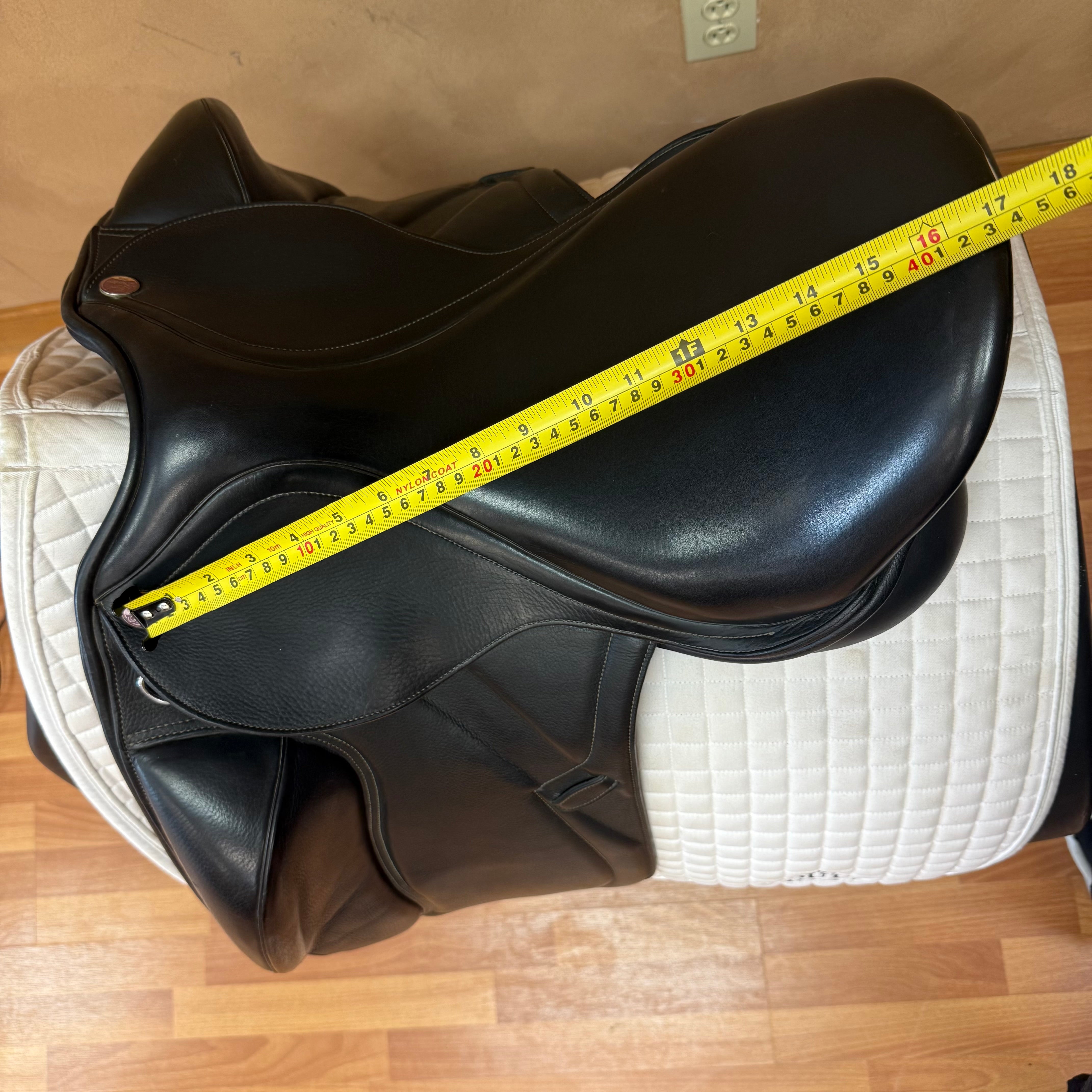 Used PDS Carl Hester Escapado Dressage Saddle 17.5" Extra Wide Tree