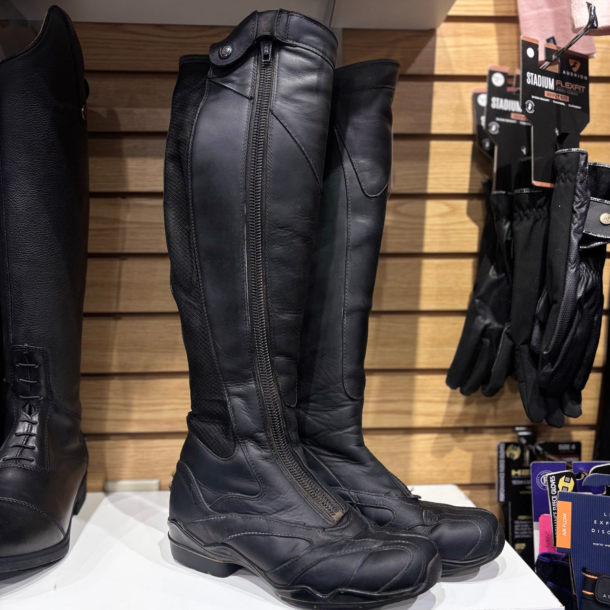 Used 8? Black Slim or Reg Calf, Regular Height Ariat Volant Tall Boots