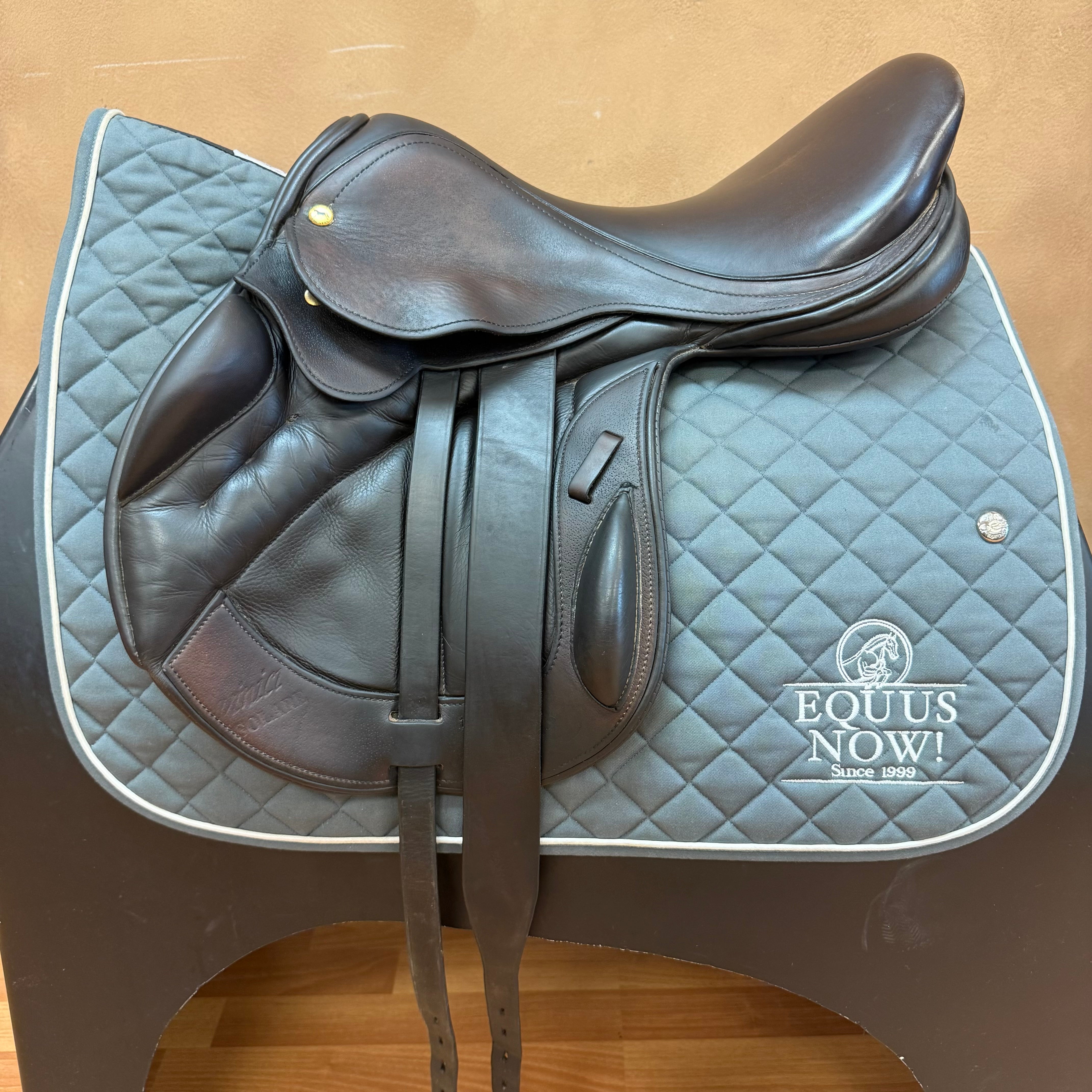 Used Black Country Vinici Solare Jump Saddle 17.5" Medium Wide