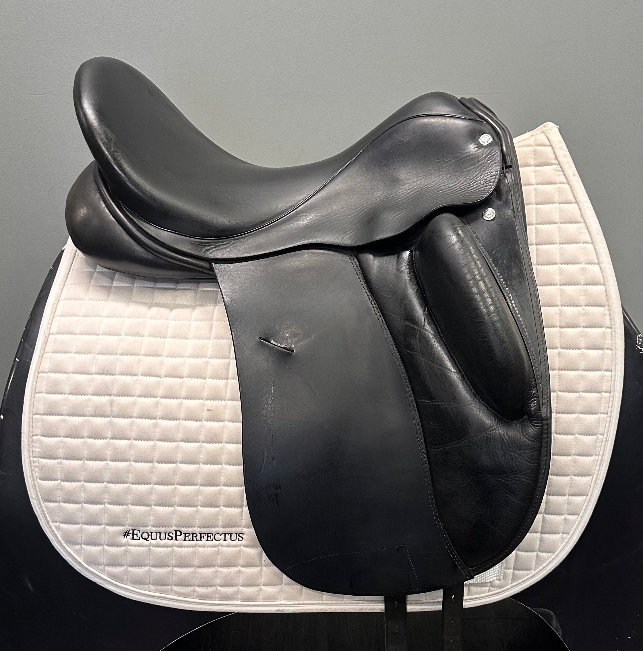 Used Custom Wolfgang Solo Dressage Saddle 18" Wide Tree