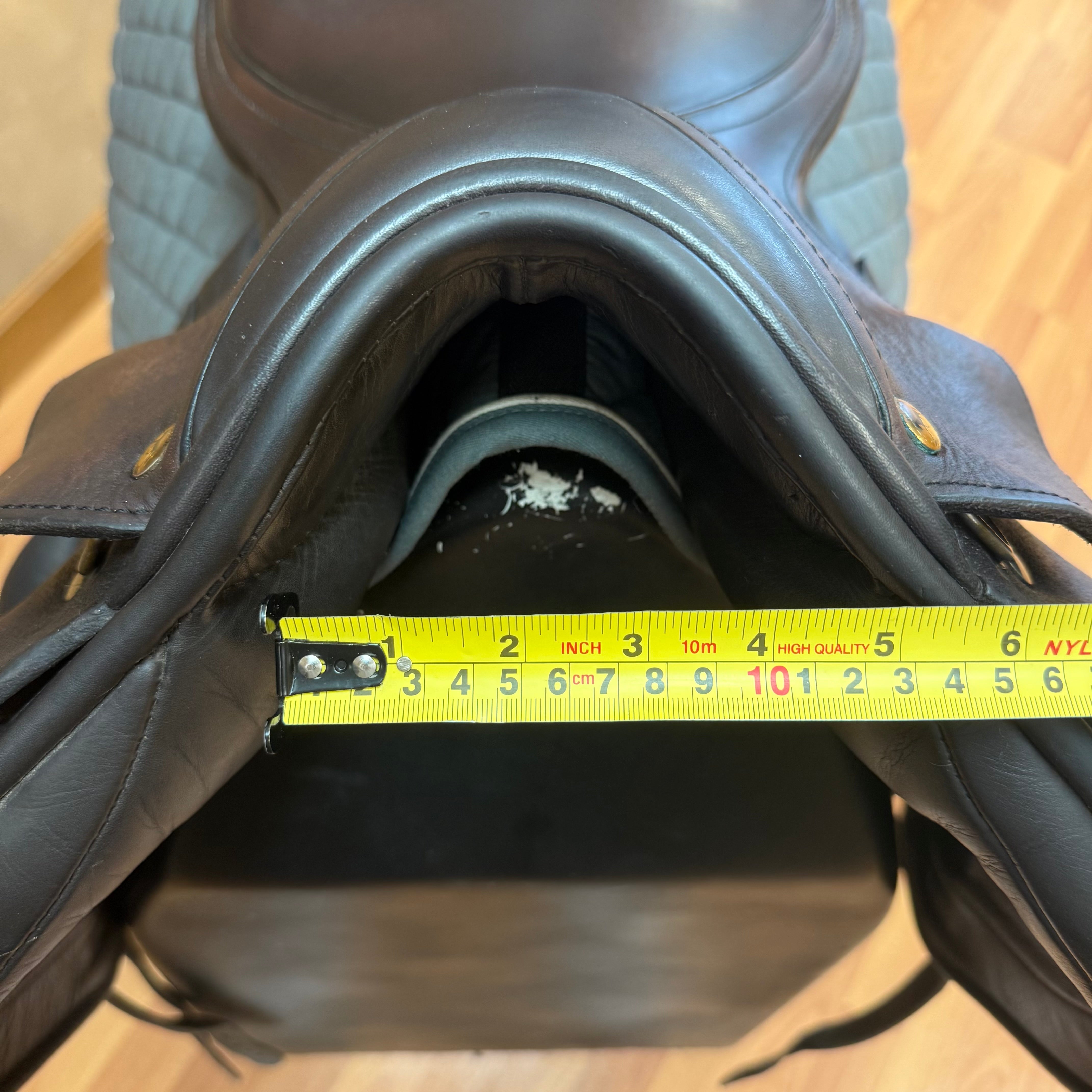 Used Black Country Vinici Solare Jump Saddle 17.5" Medium Wide