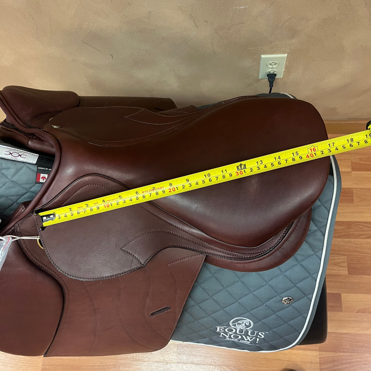 Used HDR Laureate IGP Jump Saddle 17"  Adjustable Tree - sku to order - 116860