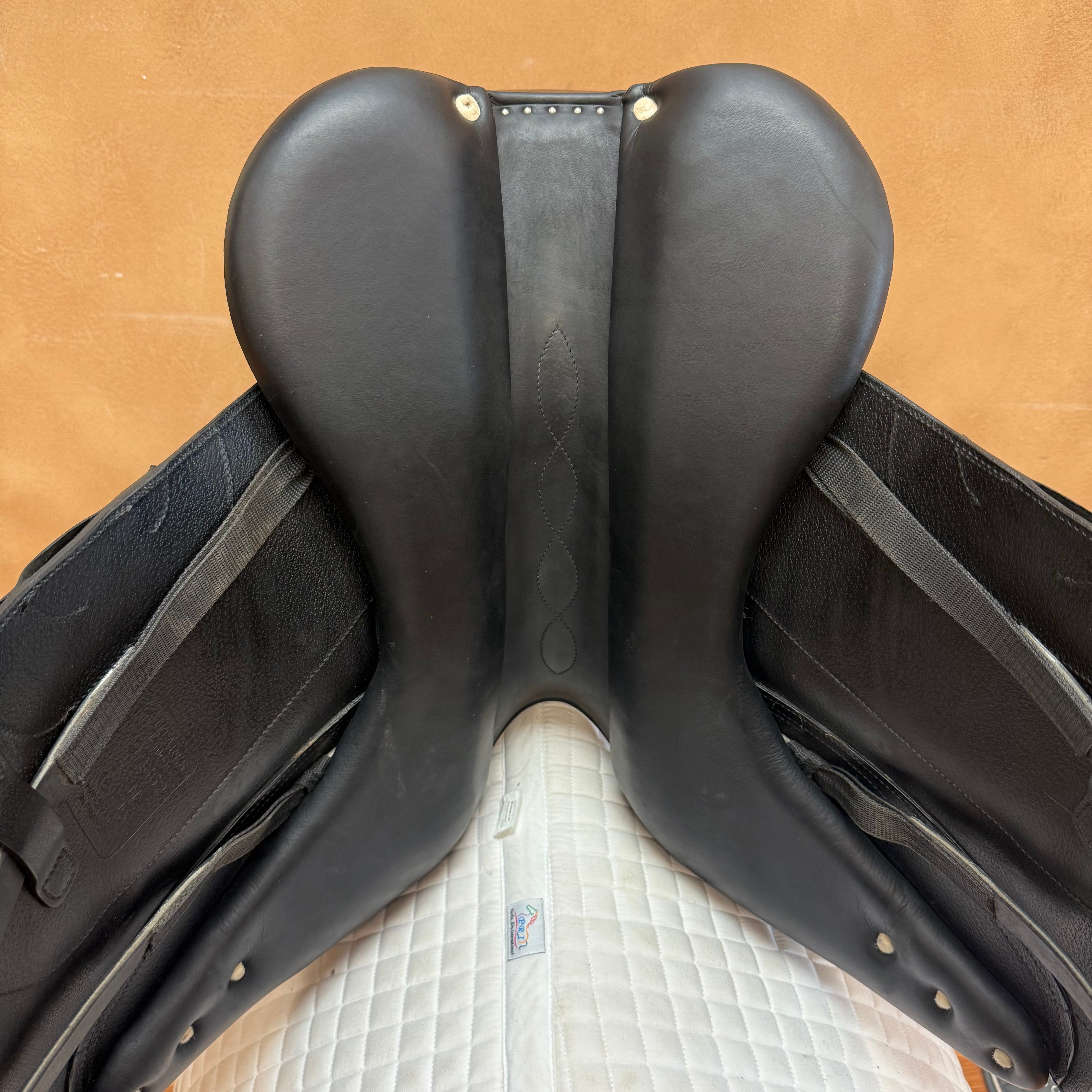 Used Antares Tempo Dressage Saddle 18" Medium Wide Tree