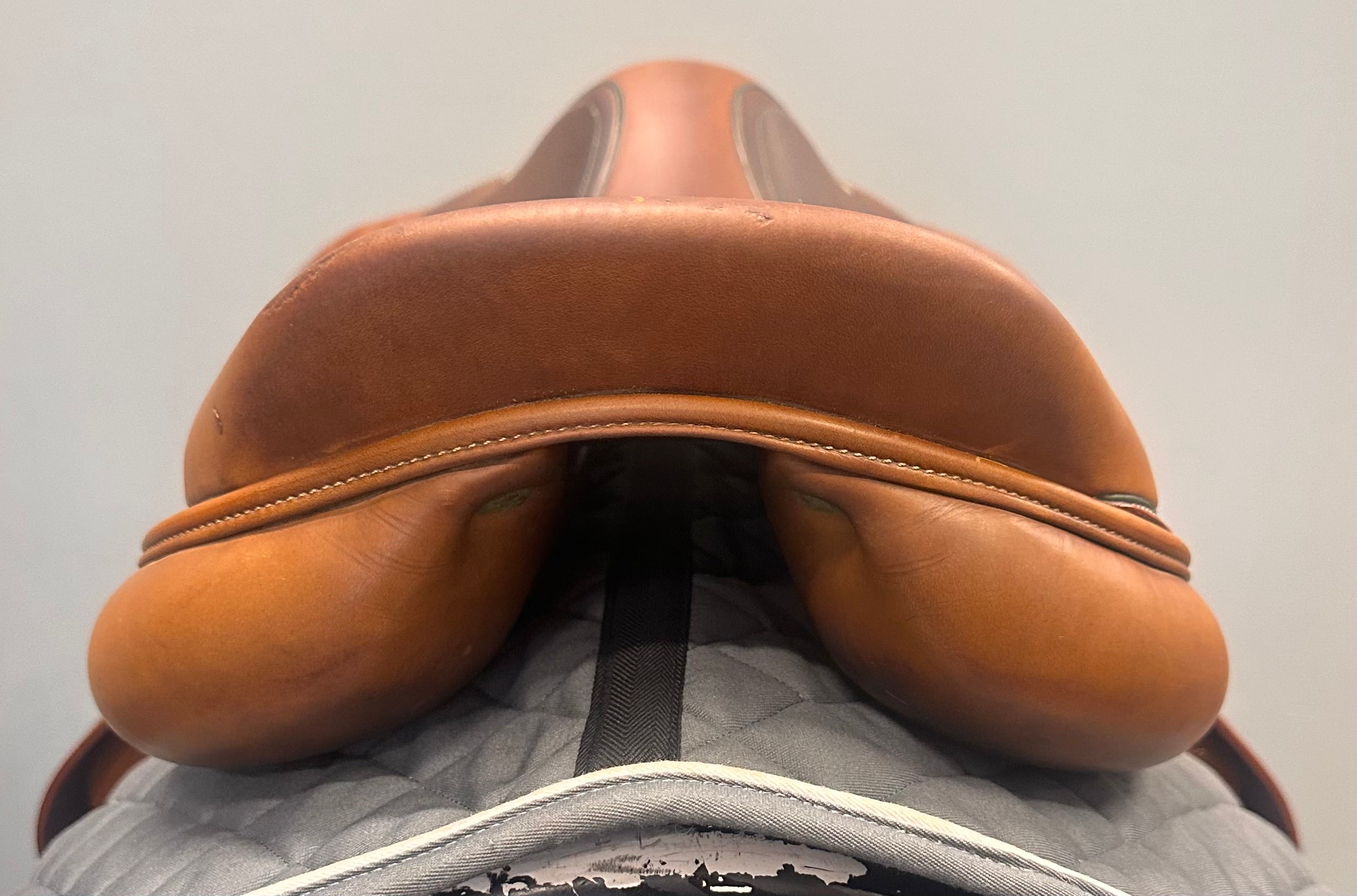 Used Devoucoux Jump Saddle 18" Medium Tree