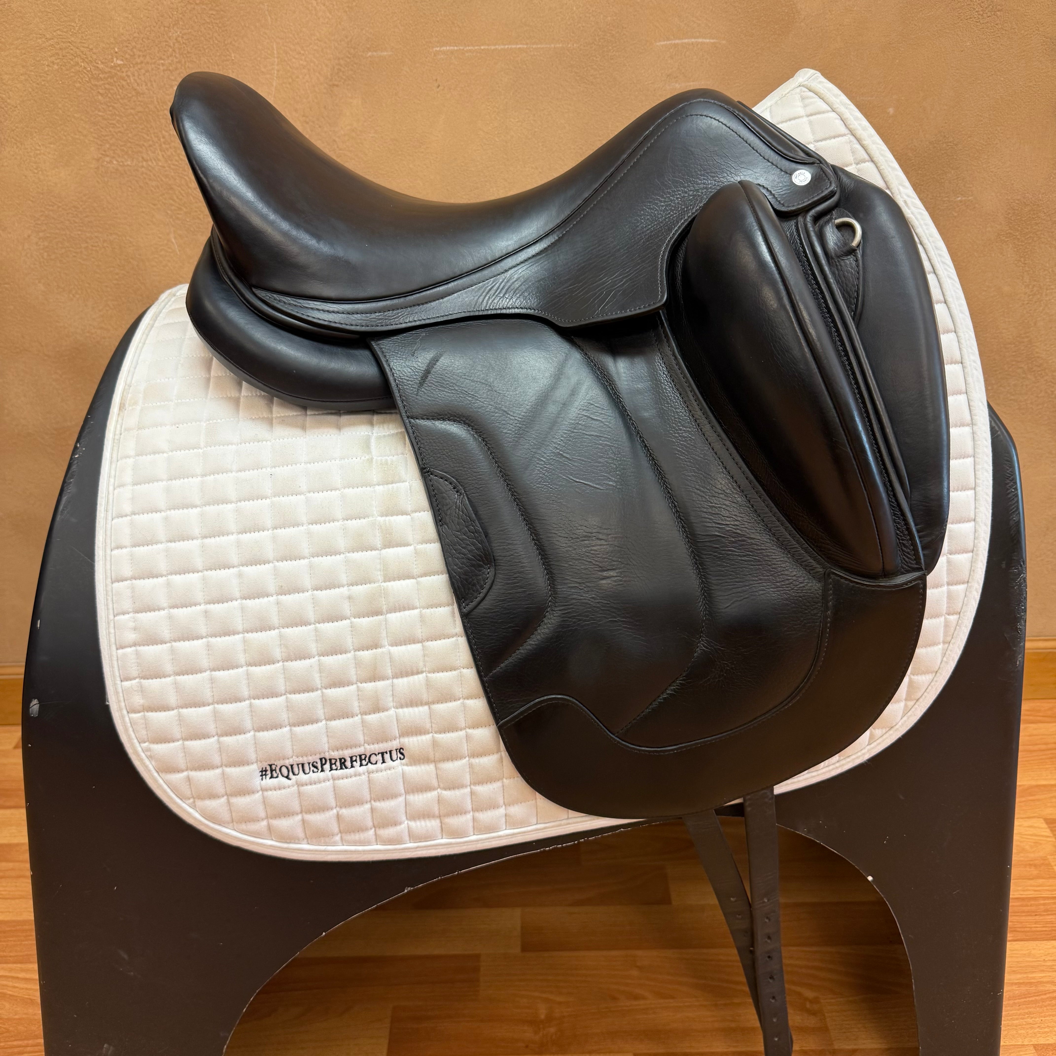 Used Antares Tempo Dressage Saddle 18" Medium Wide Tree