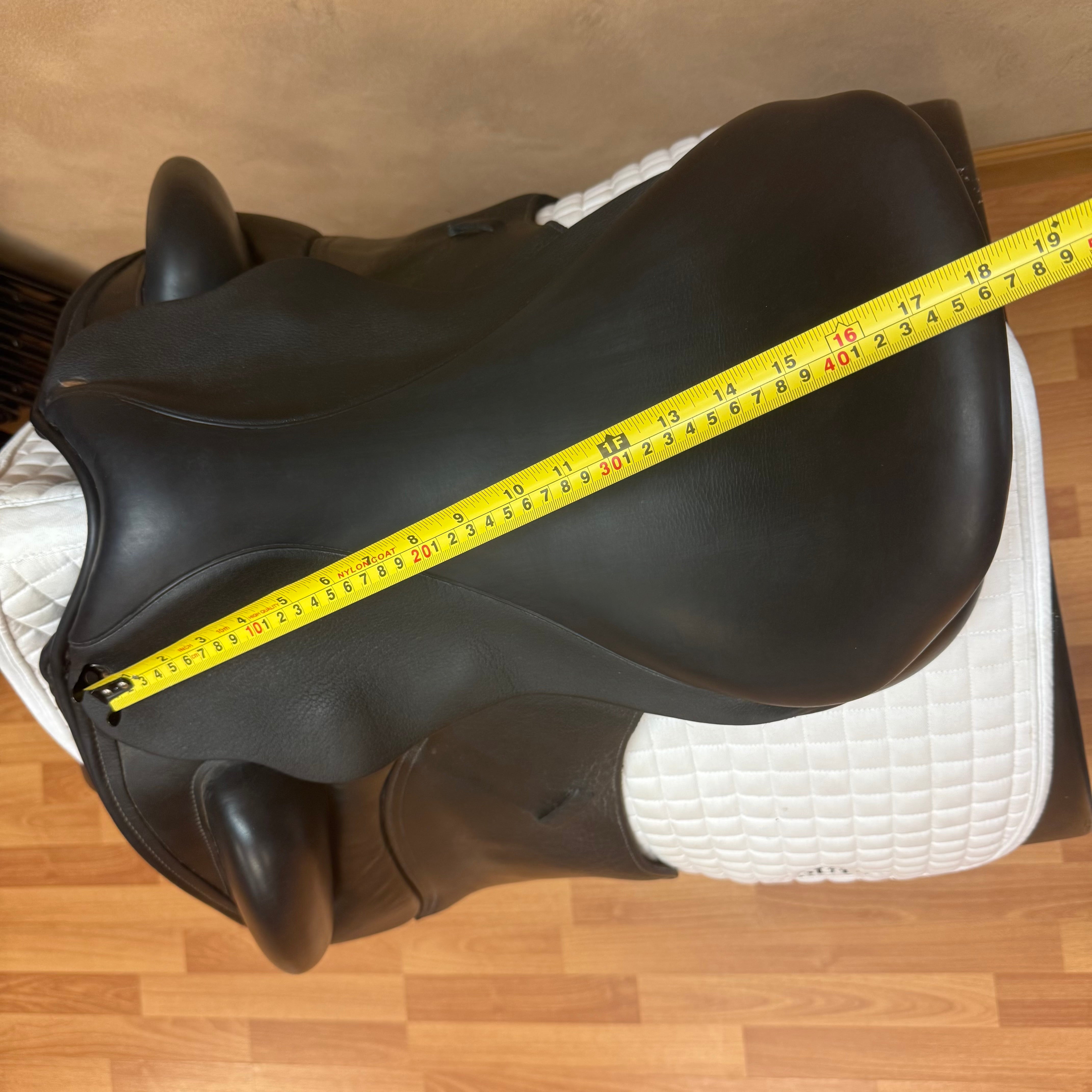 Used Custom Saddlery Wolfgang Solo II Dressage Saddle 18" Medium Tree