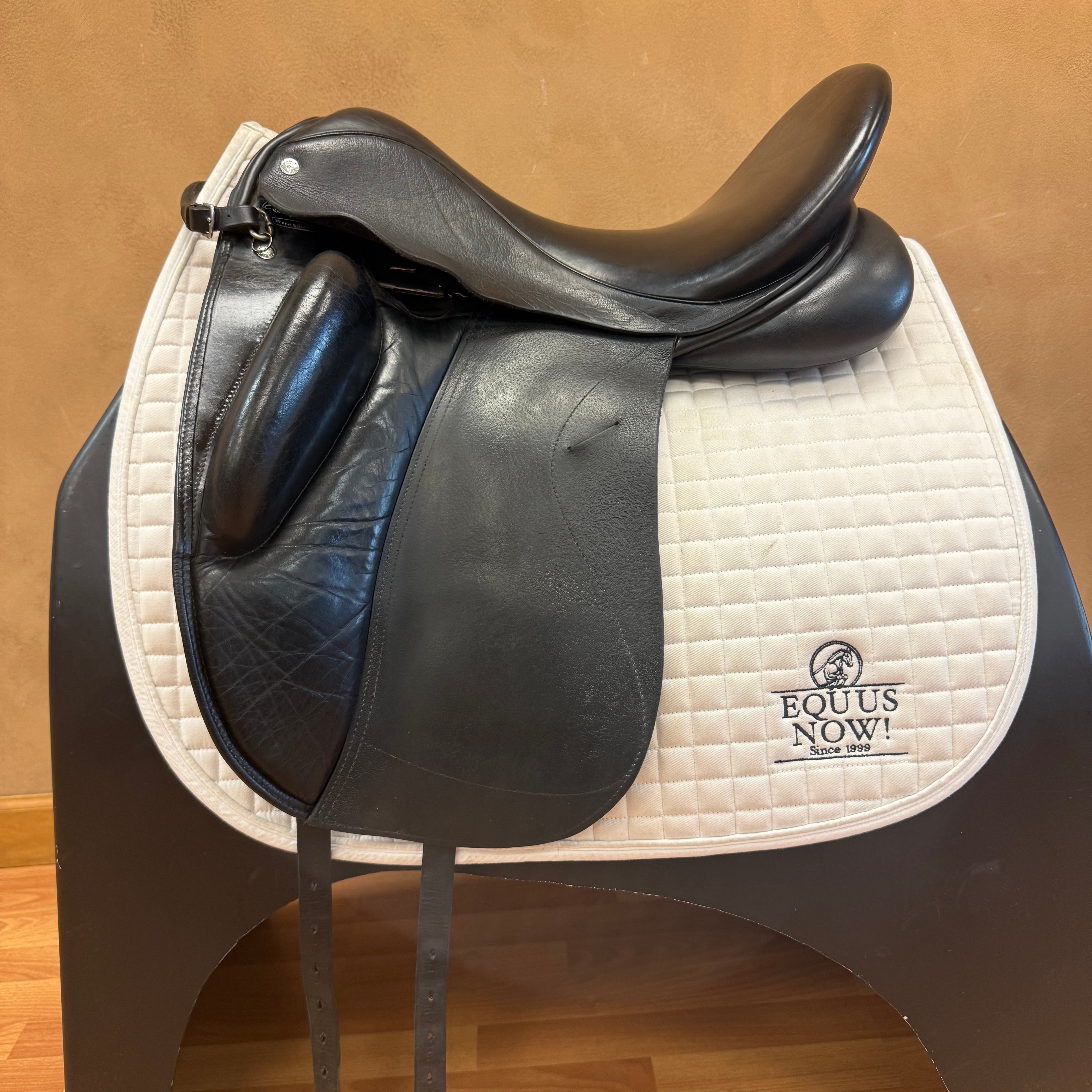 Used Custom Saddlery Wolfgang Solo Dressage Saddle 18" Wide Tree