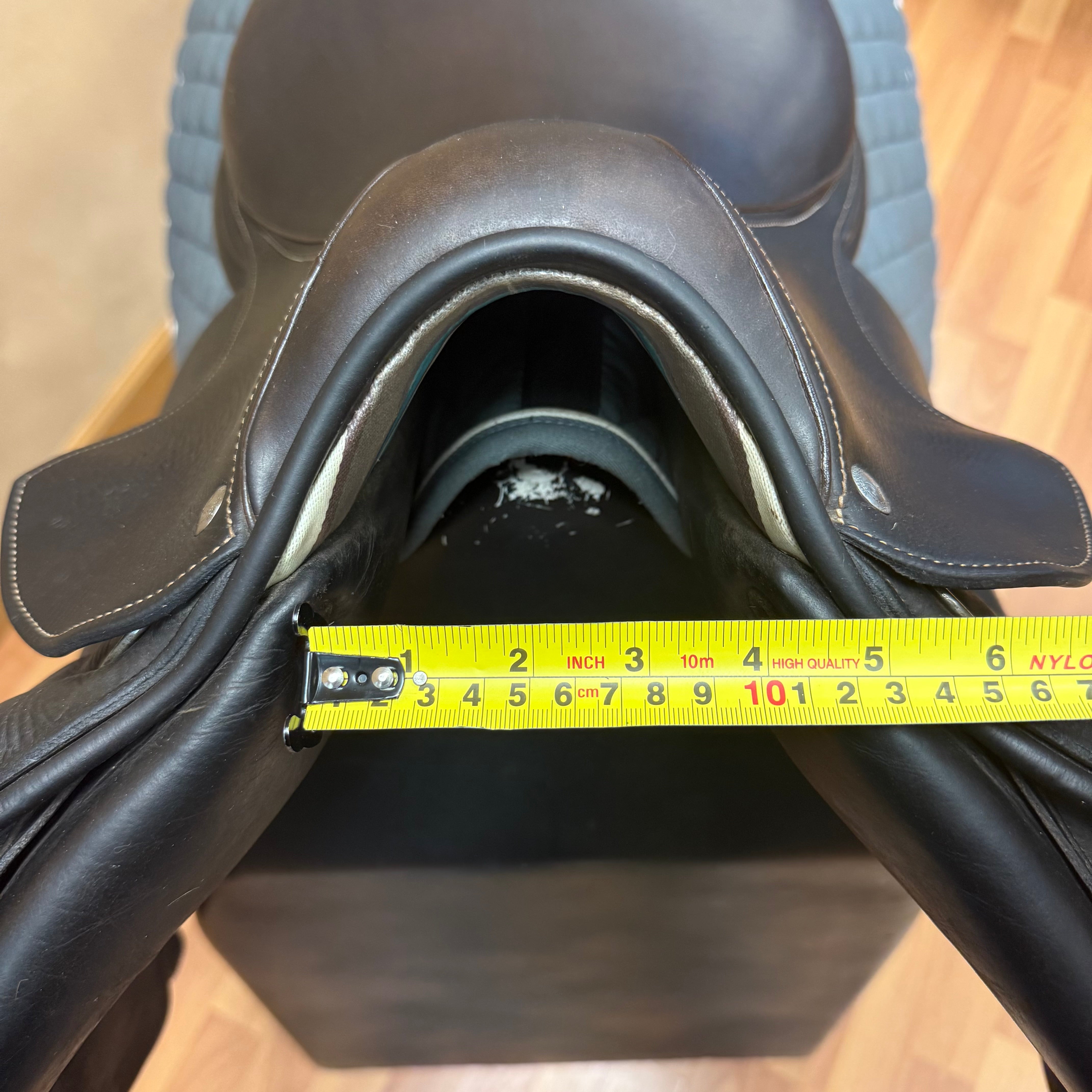 Used Voltaire Stuttgart Jump Saddle 17.5" Medium Tree