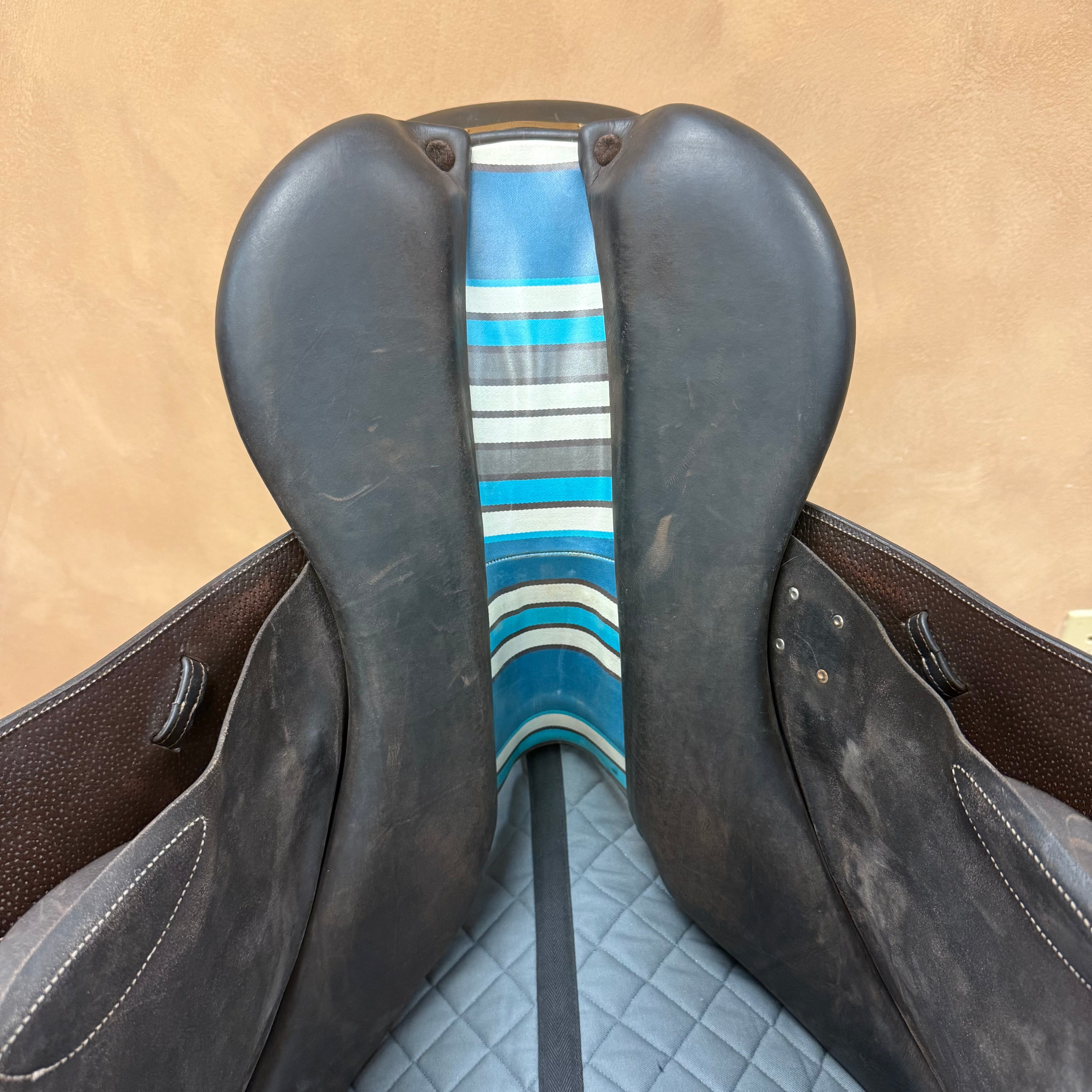 Used Voltaire Stuttgart Jump Saddle 17.5" Medium Tree