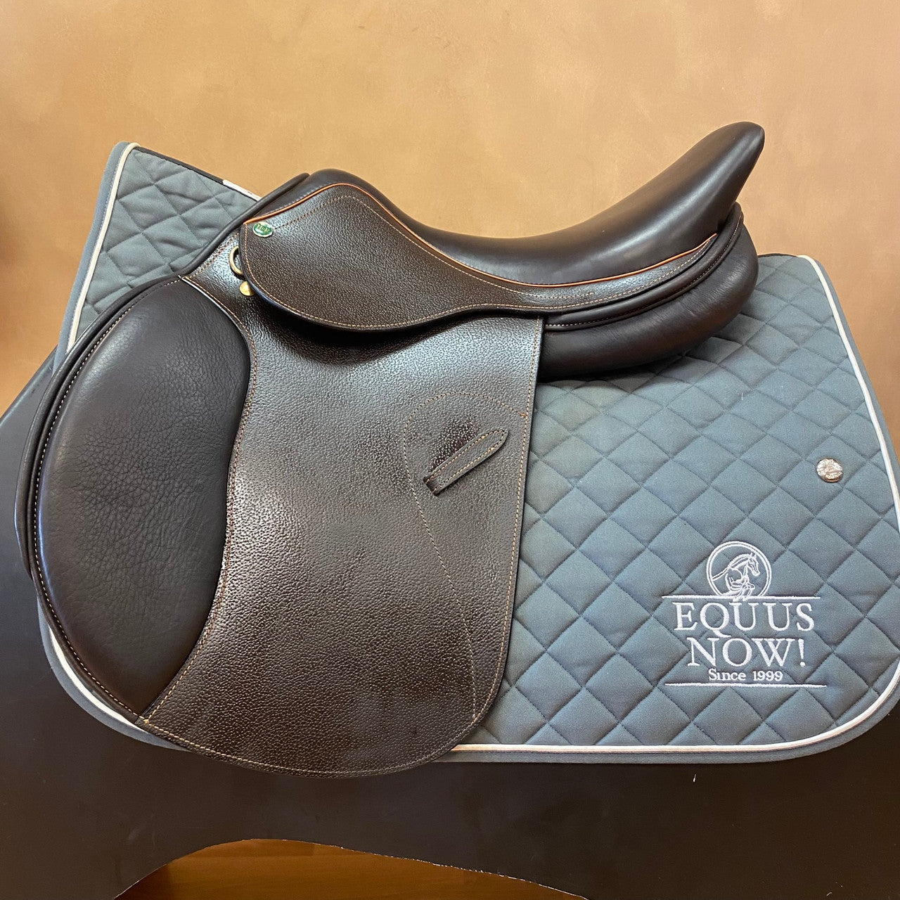 Used HDR Memor-X Close Contact Saddle 17" Medium Wide Tree - sku to order - 9000325